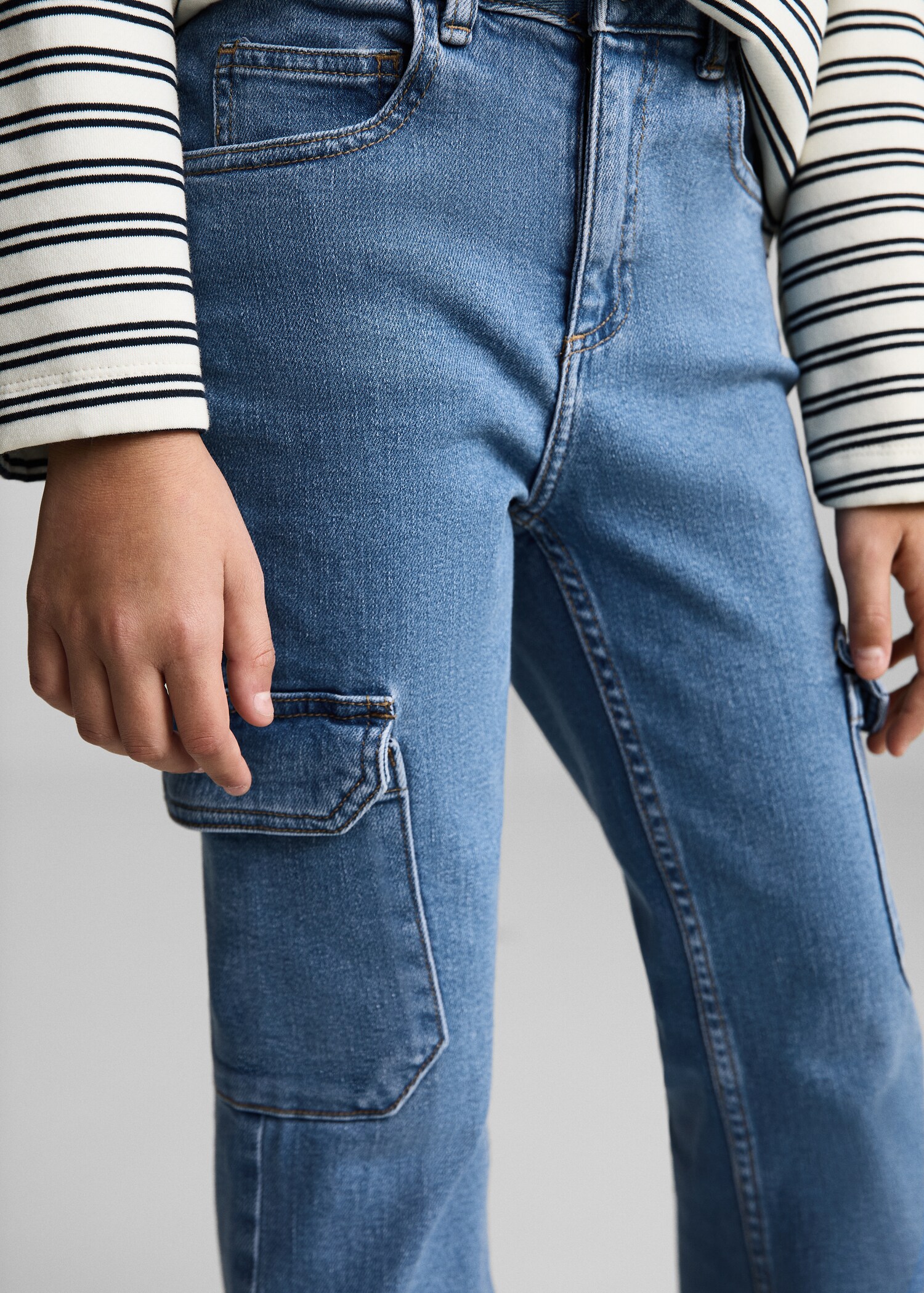 Flared cargo jeans - Details of the article 6