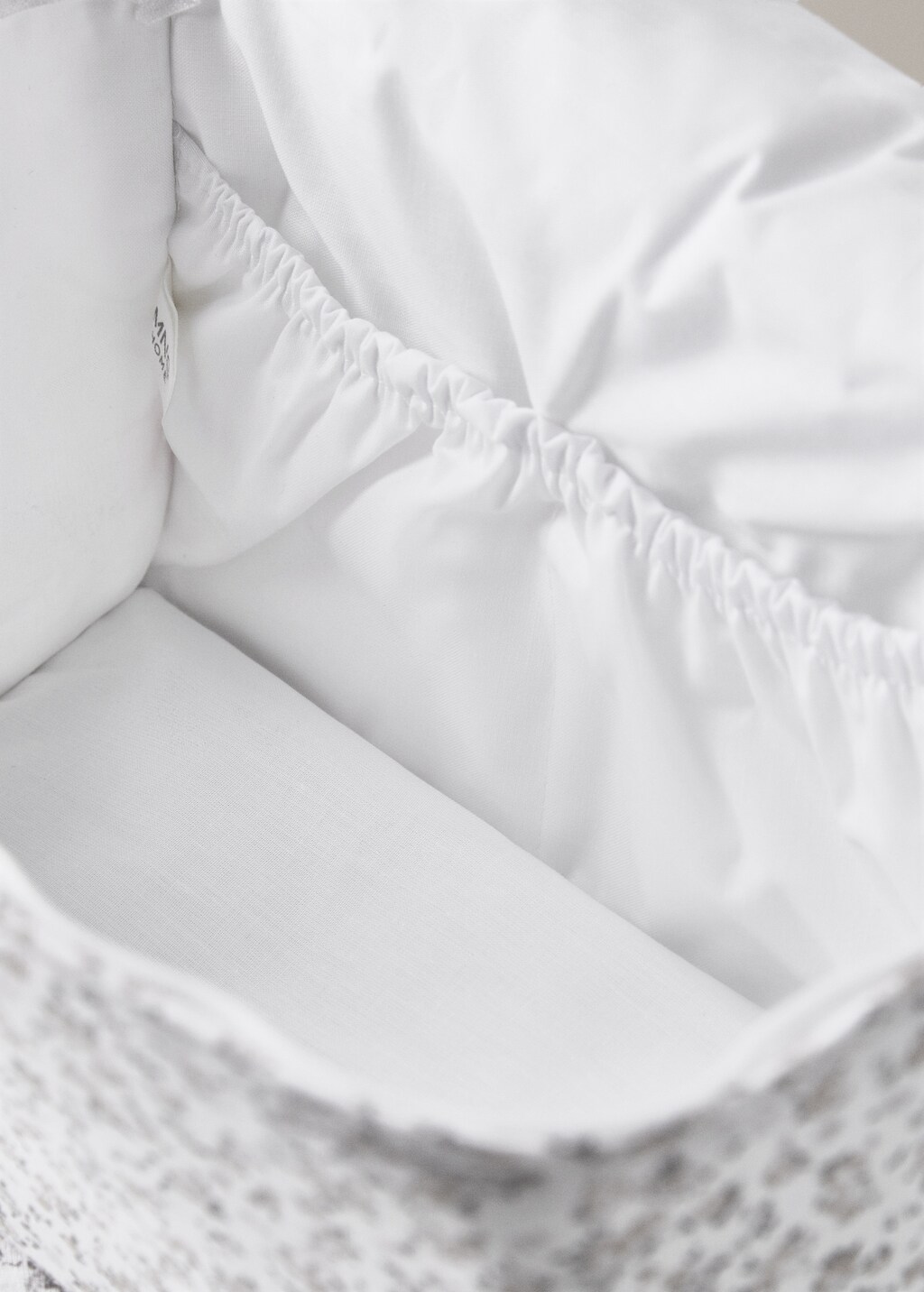 Children’s toiletry bag with mini-flower print