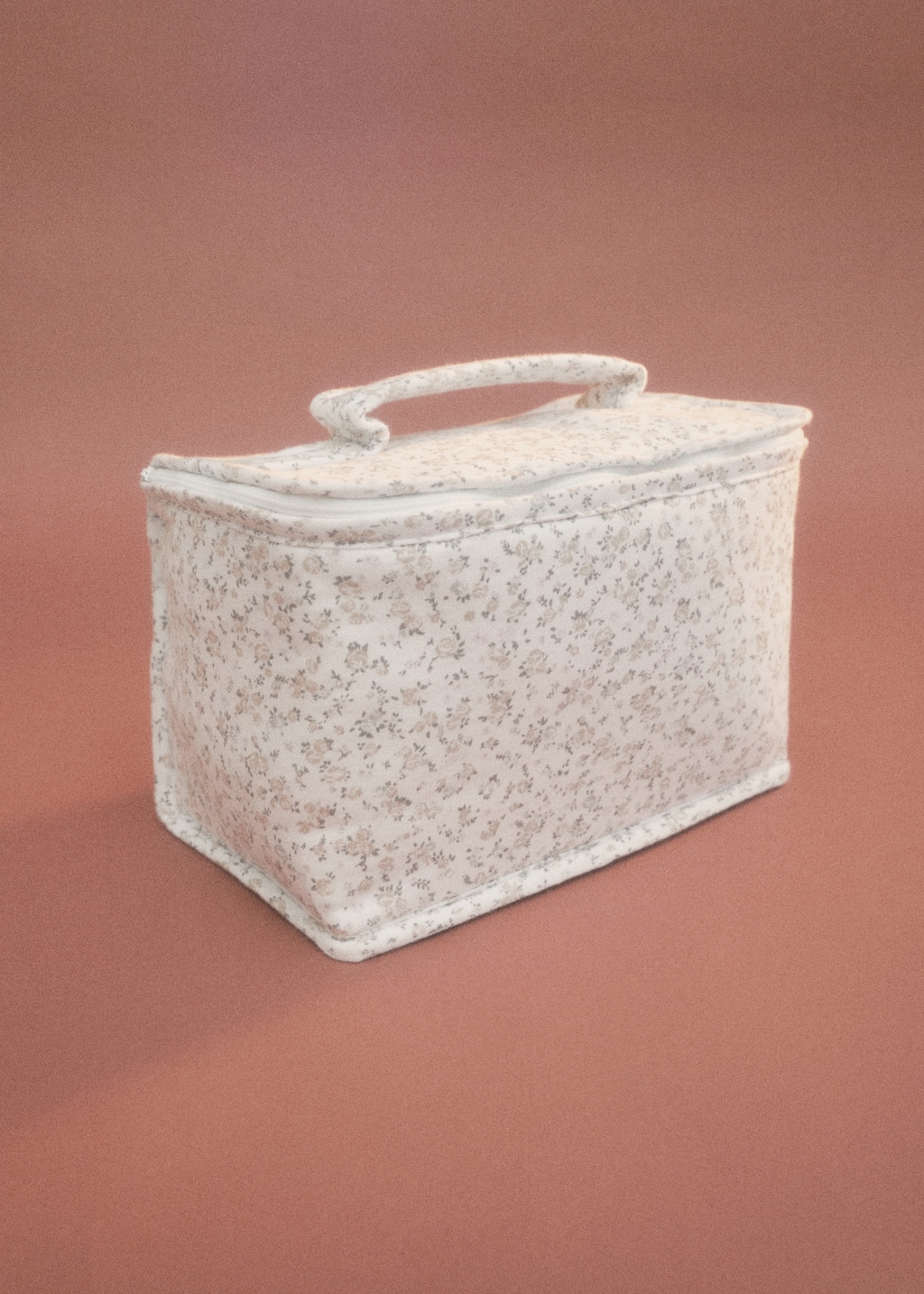 Children’s toiletry bag with mini-flower print