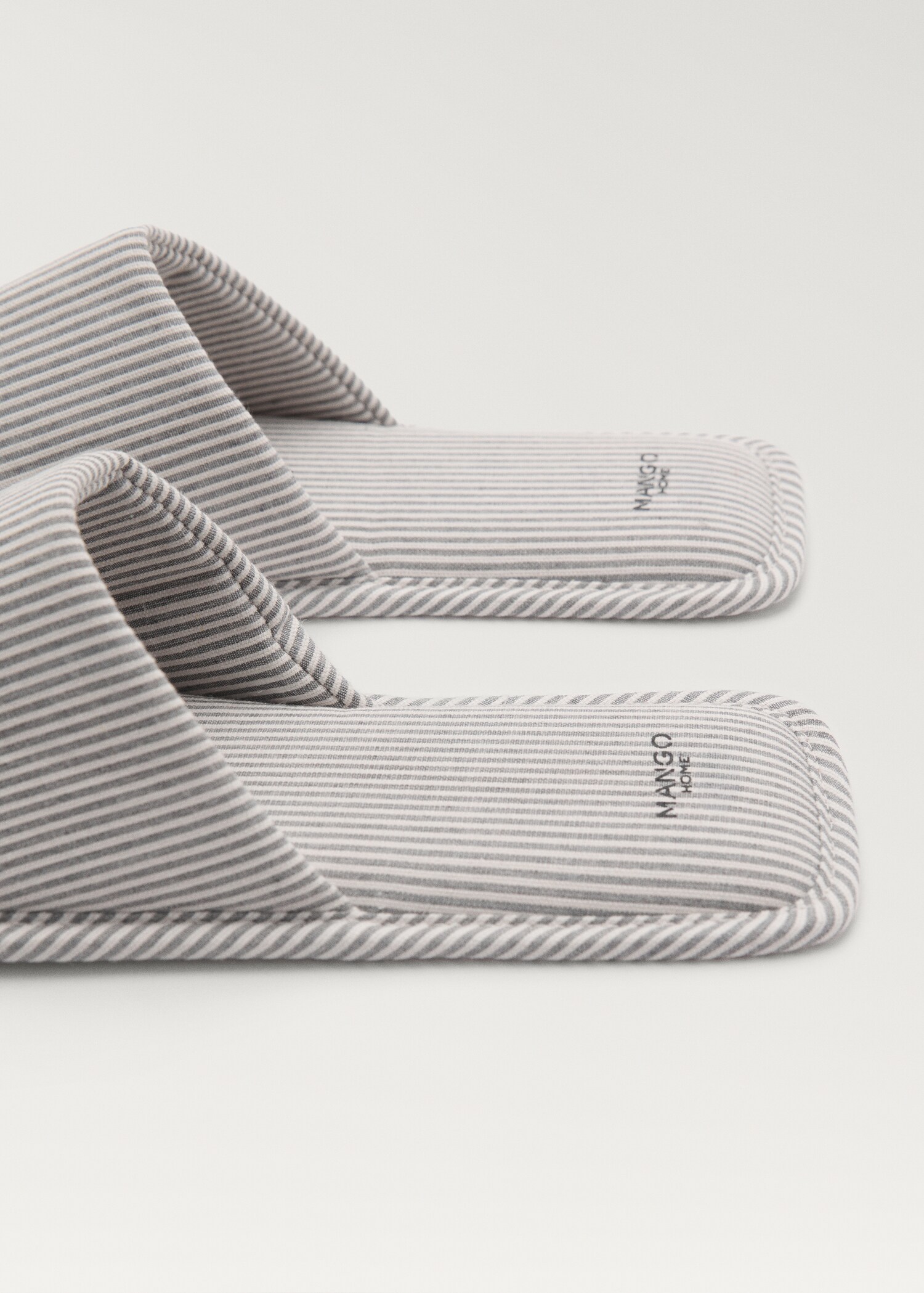 Thin woven-striped sneakers - Details of the article 2