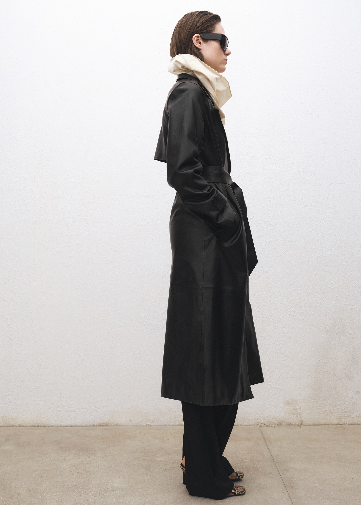 Ledertrenchcoat mit Gürtel - Detail des Artikels 2