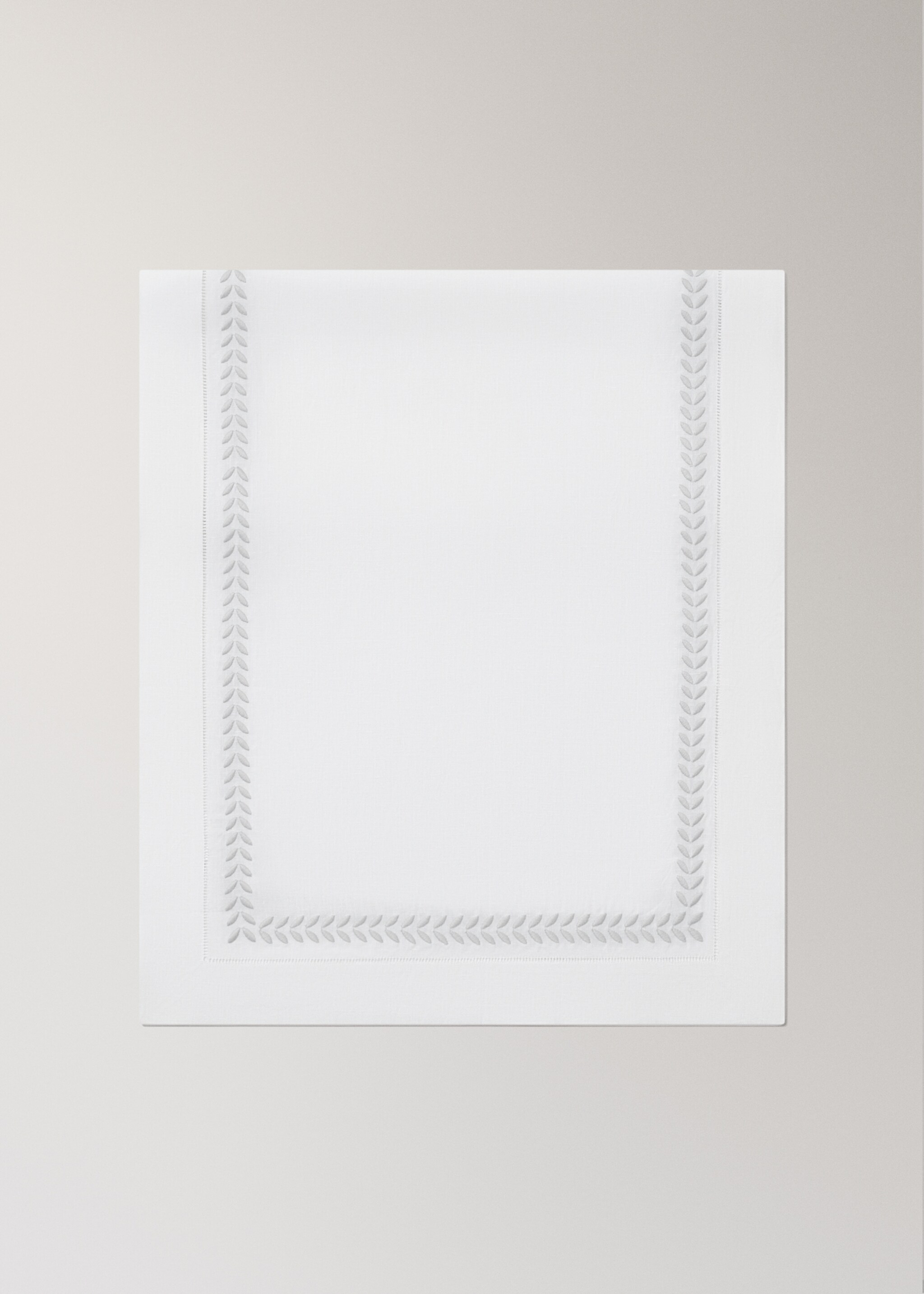 Linen embroidered table runner with herringbone detail - Article without model