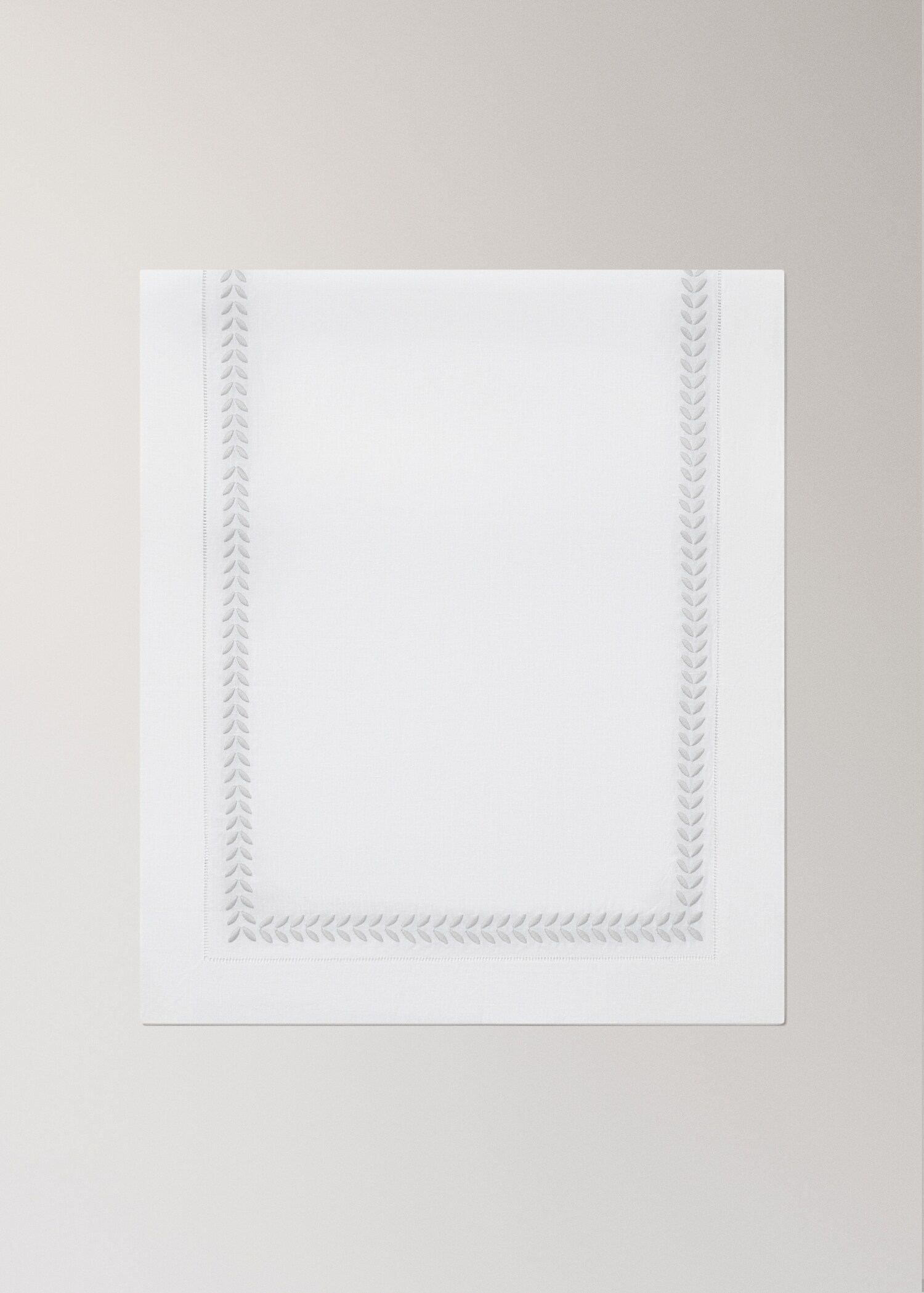 Linen embroidered table runner with herringbone detail - Article without model