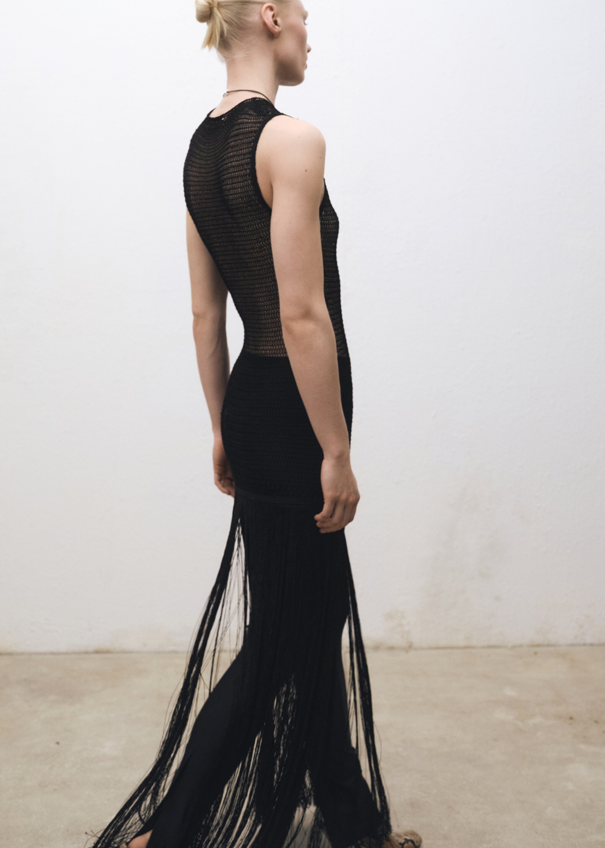 Openwork knit dress with fringes - Reverse of the article