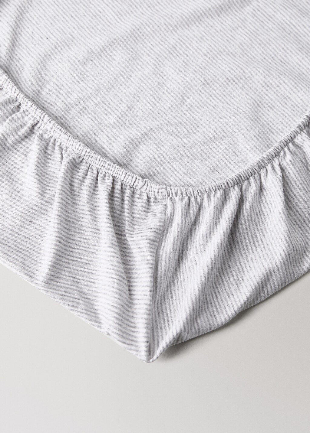Cotton striped fitted sheet for crib