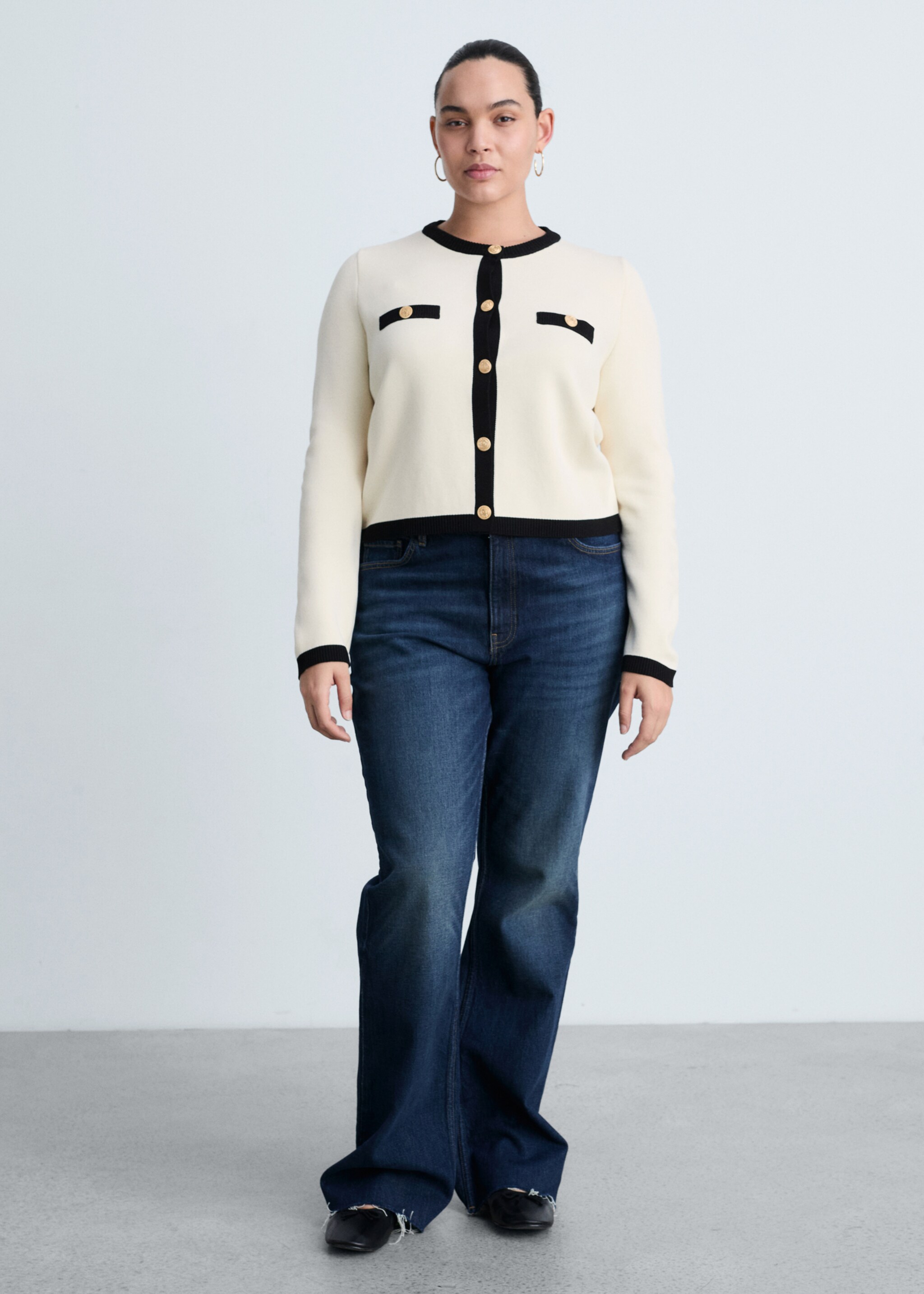 Knitted jacket with jewel buttons - Details of the article 3