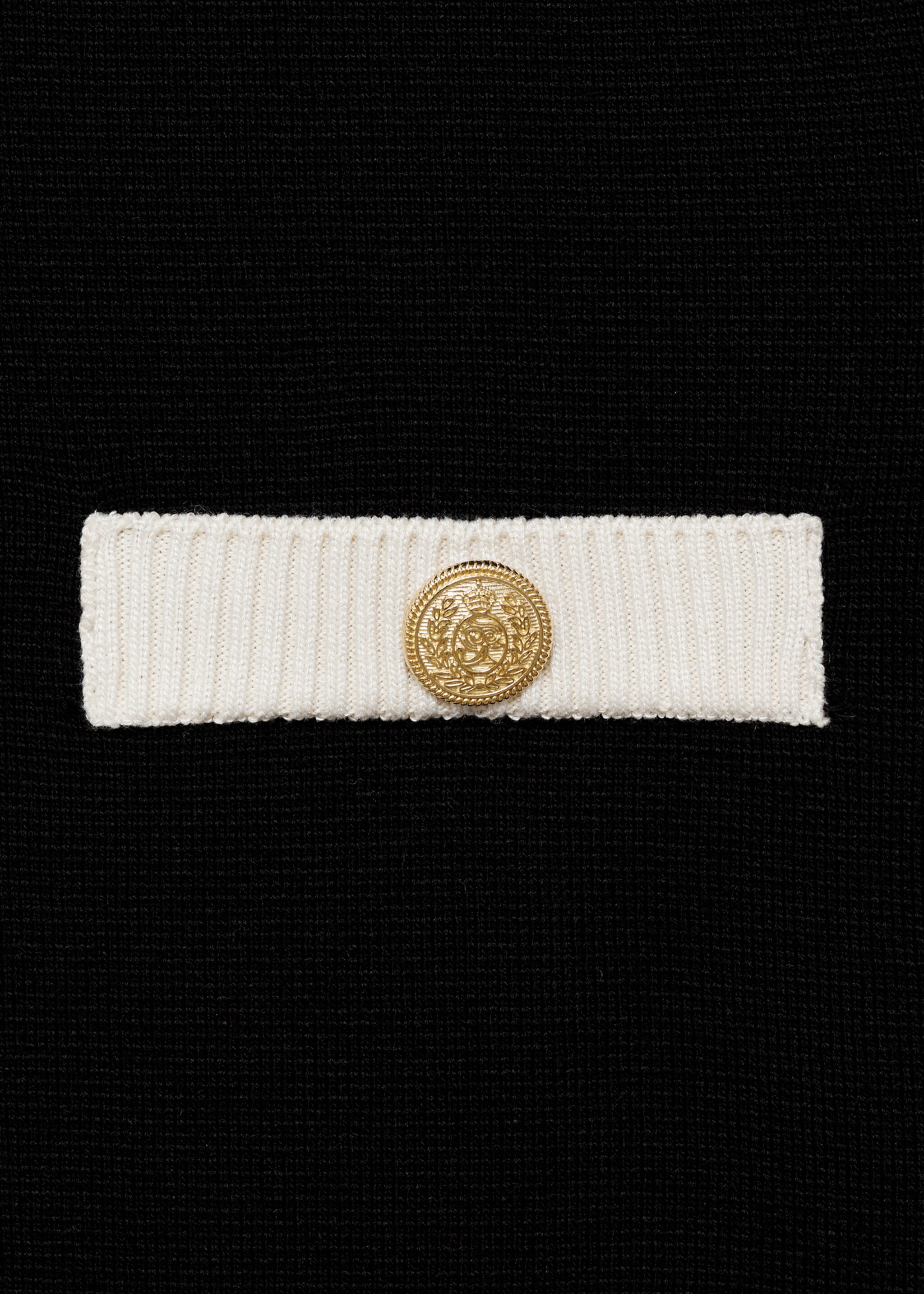 Knitted jacket with jewel buttons - Details of the article 0
