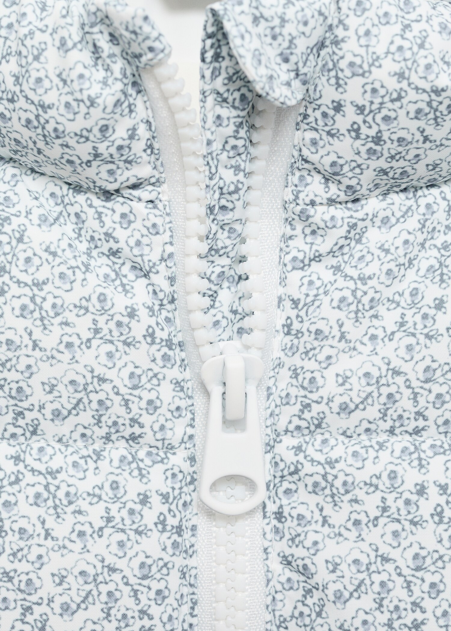 Printed quilted gilet - Details of the article 8