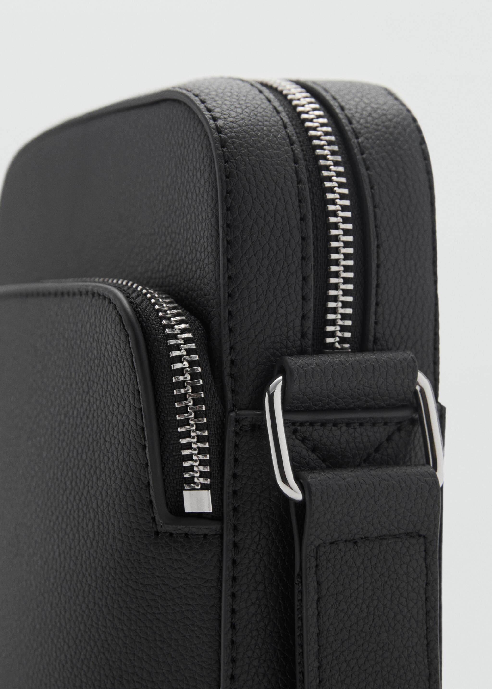 Patent leather-effect shoulder bag - Details of the article 1