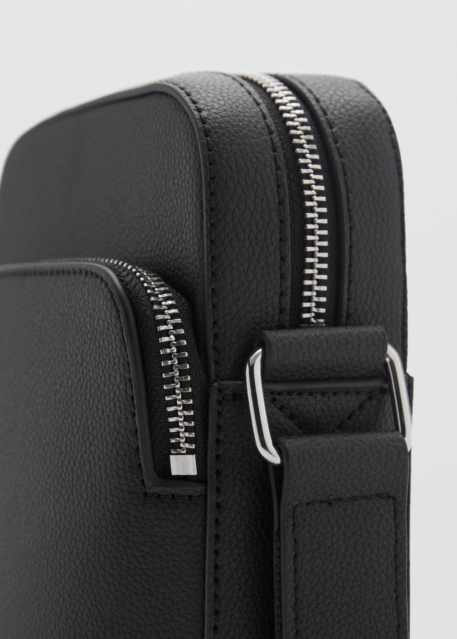 Patent leather-effect shoulder bag - Details of the article 1