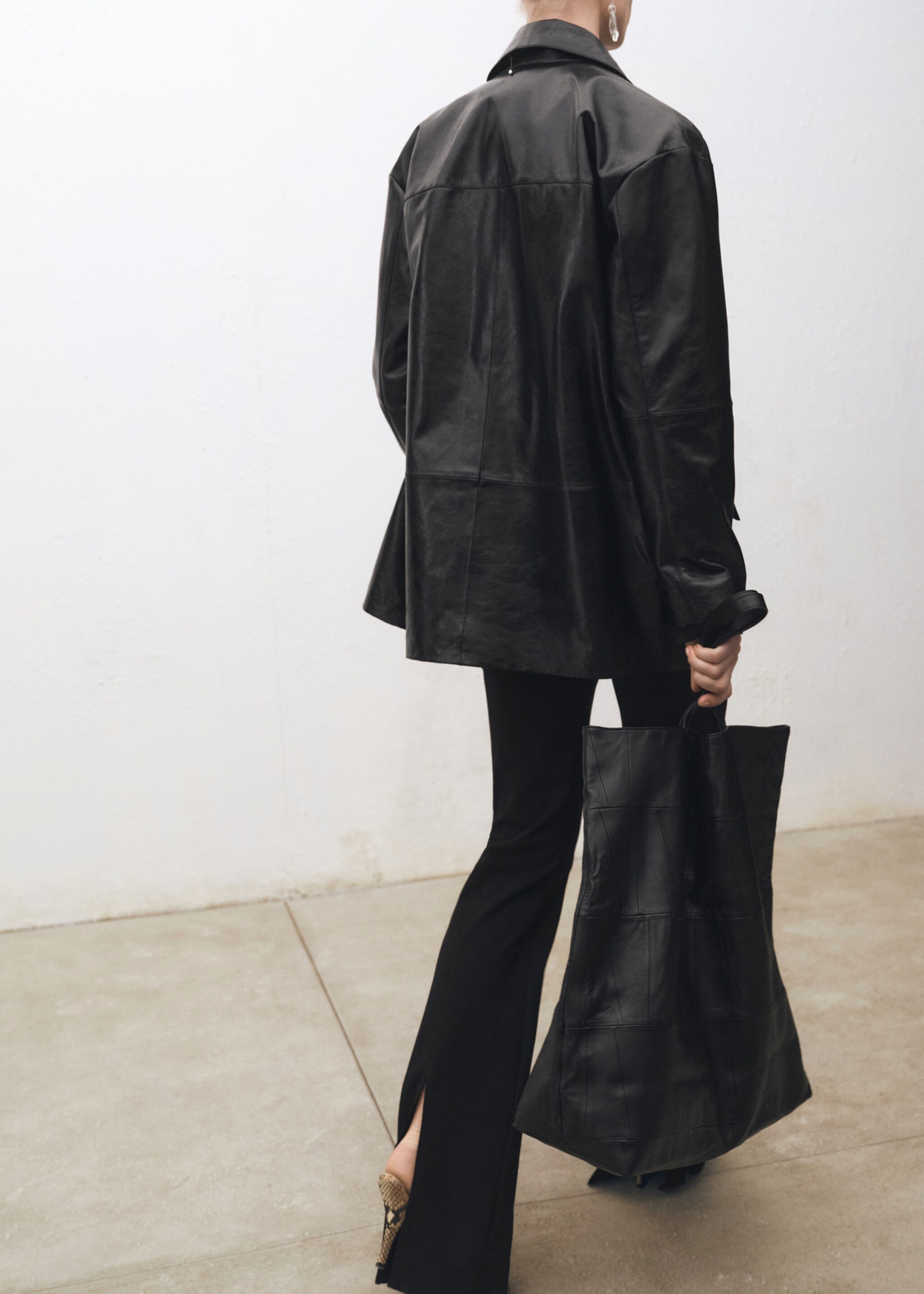 Flared suit trousers with openings - Details of the article 2