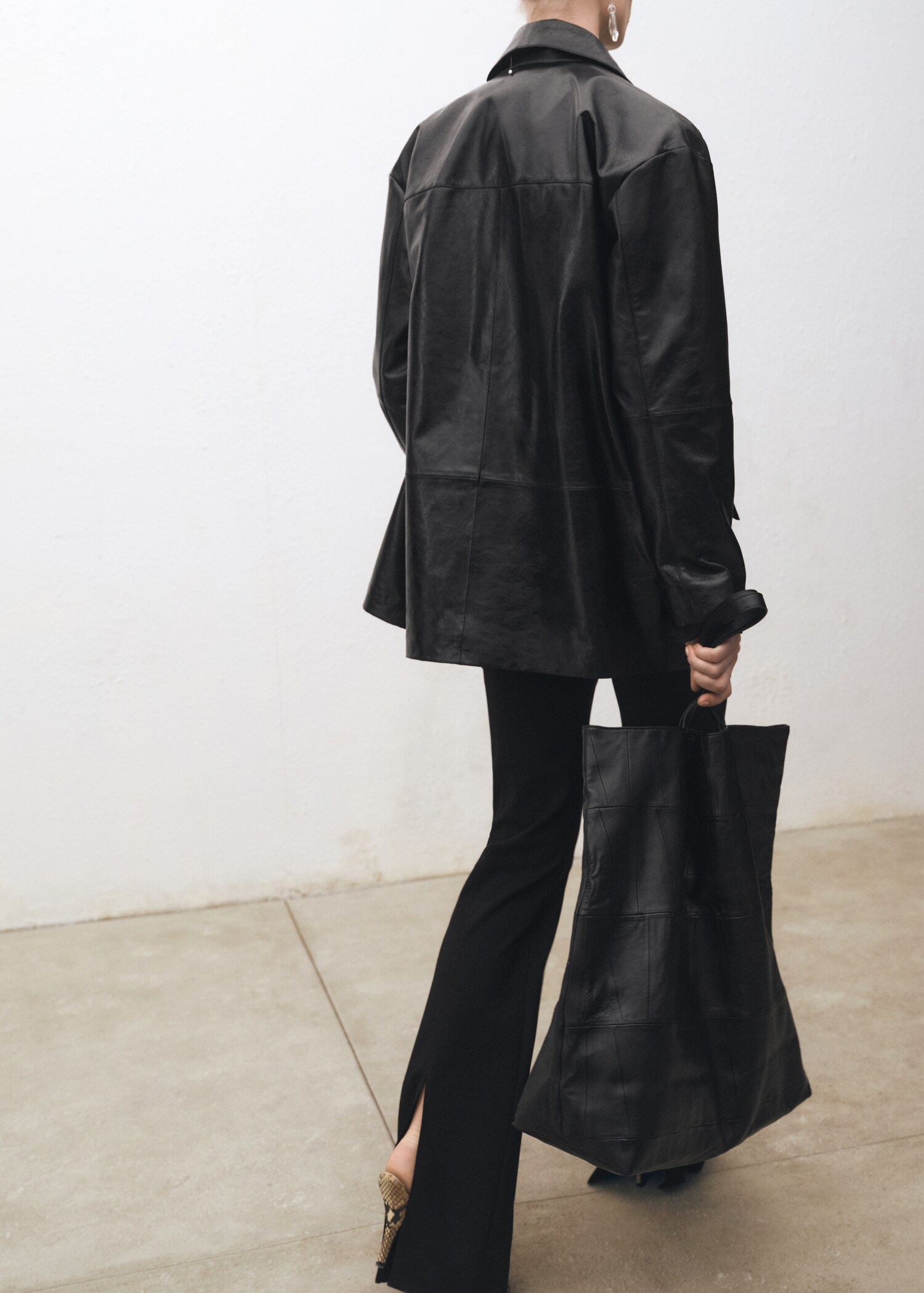 Flared suit trousers with openings - Details of the article 2