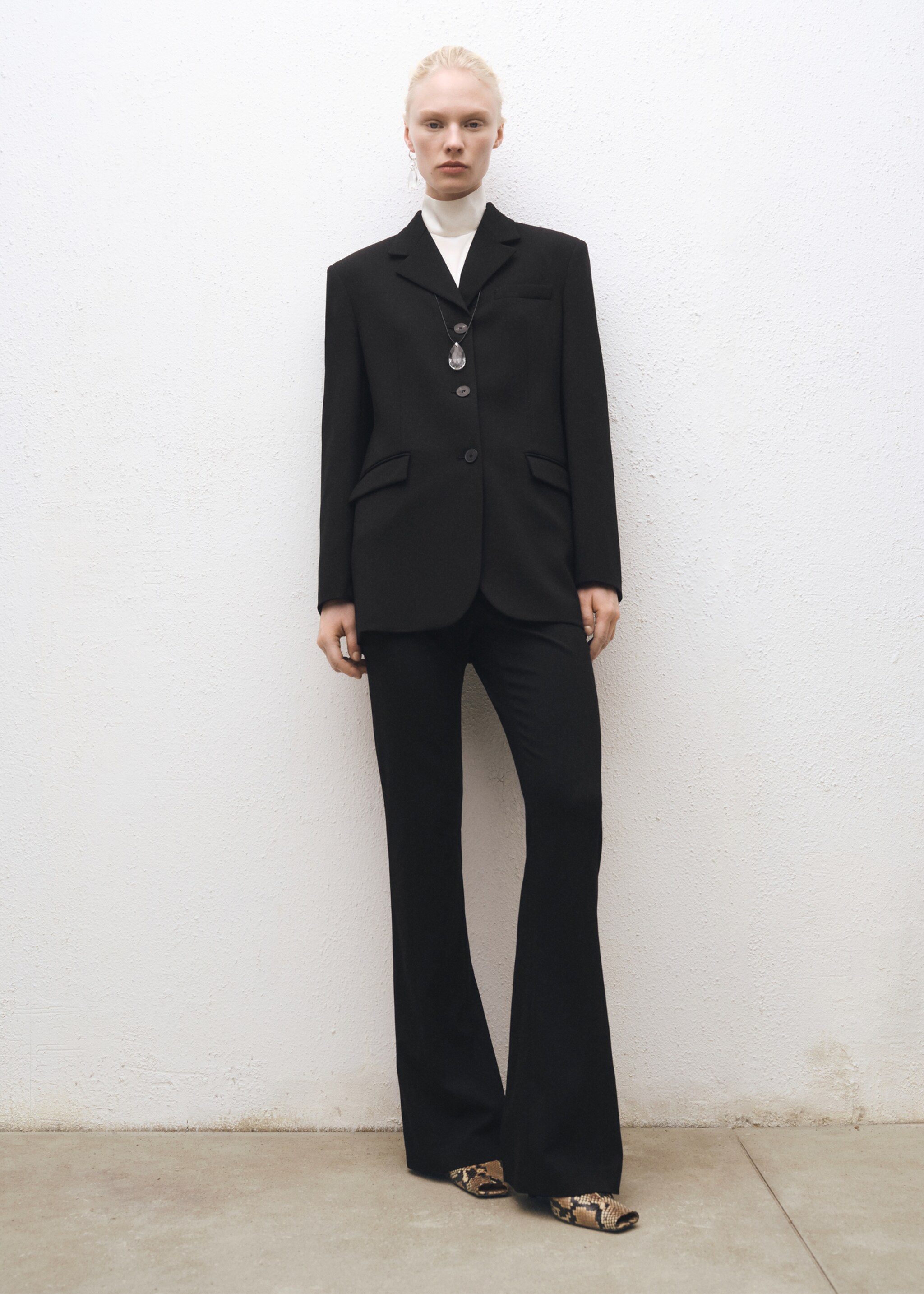 Flared suit trousers with openings - Details of the article 4