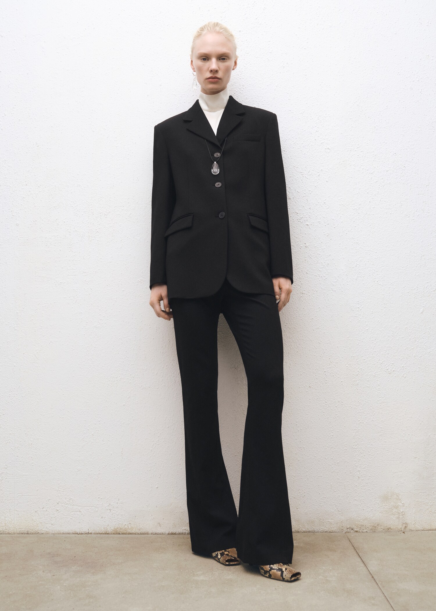 Flared suit trousers with openings - Details of the article 4