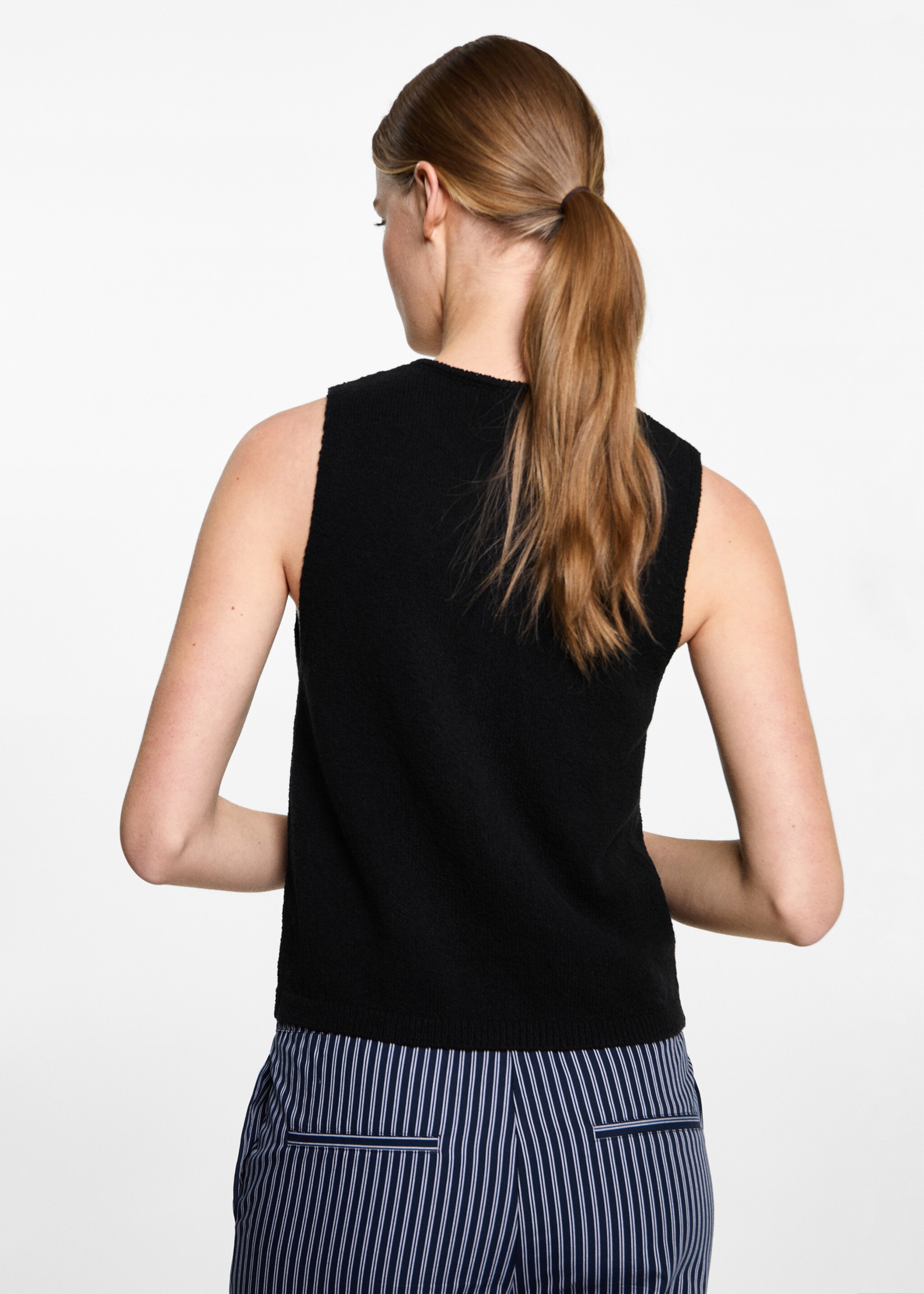 Buttoned knit top - Reverse of the article