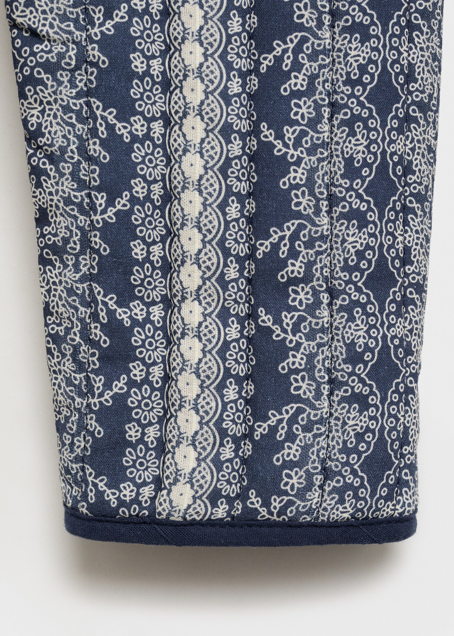 Printed quilted jacket - Details of the article 0