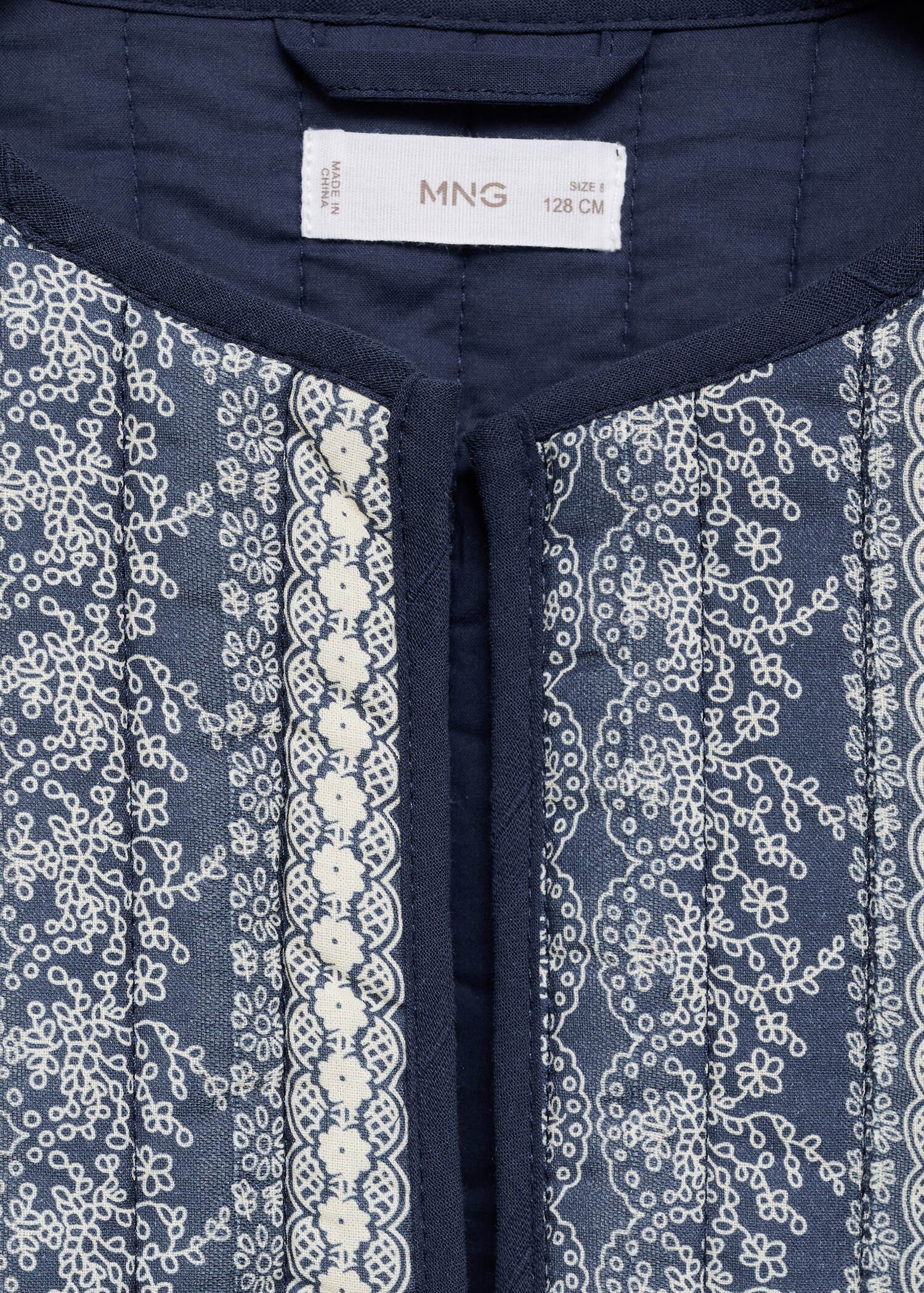 Printed quilted jacket - Details of the article 8