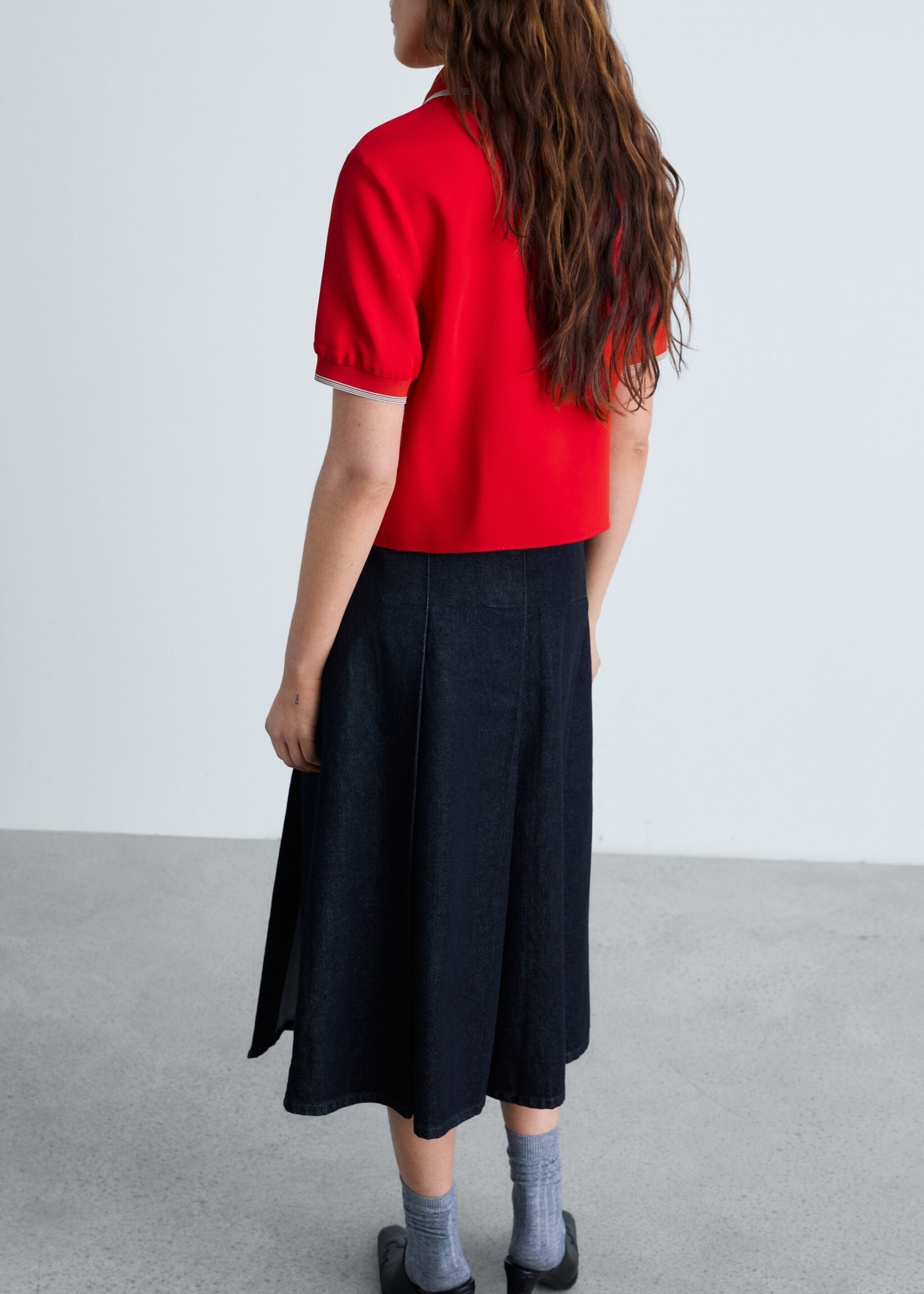 Cropped polo shirt with contrasting trim - Reverse of the article