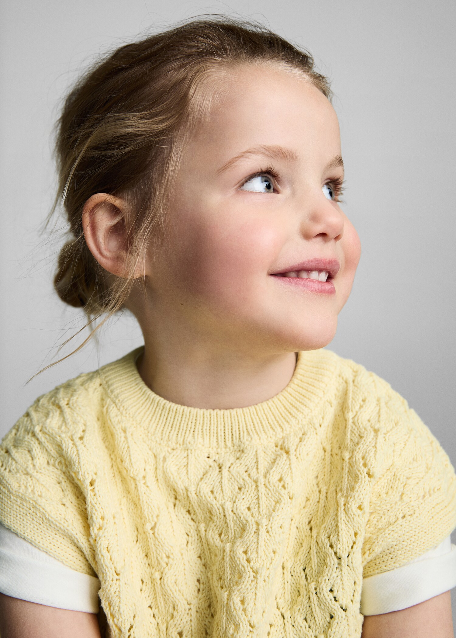 Knitted gilet with openwork details - Details of the article 1