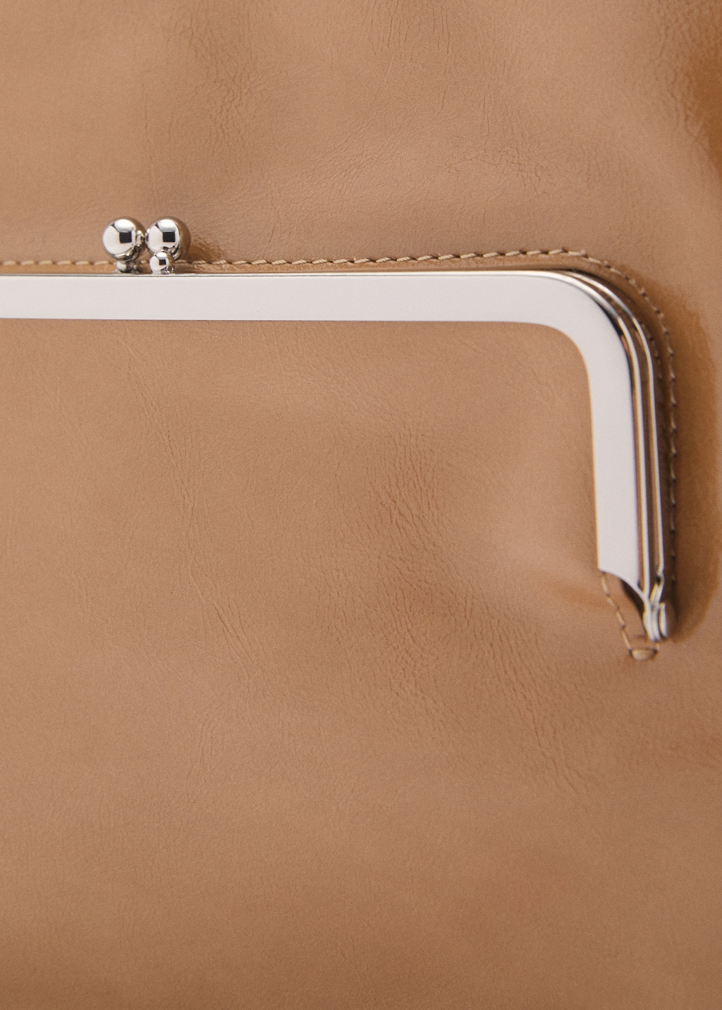 Shoulder bag with pochette pocket