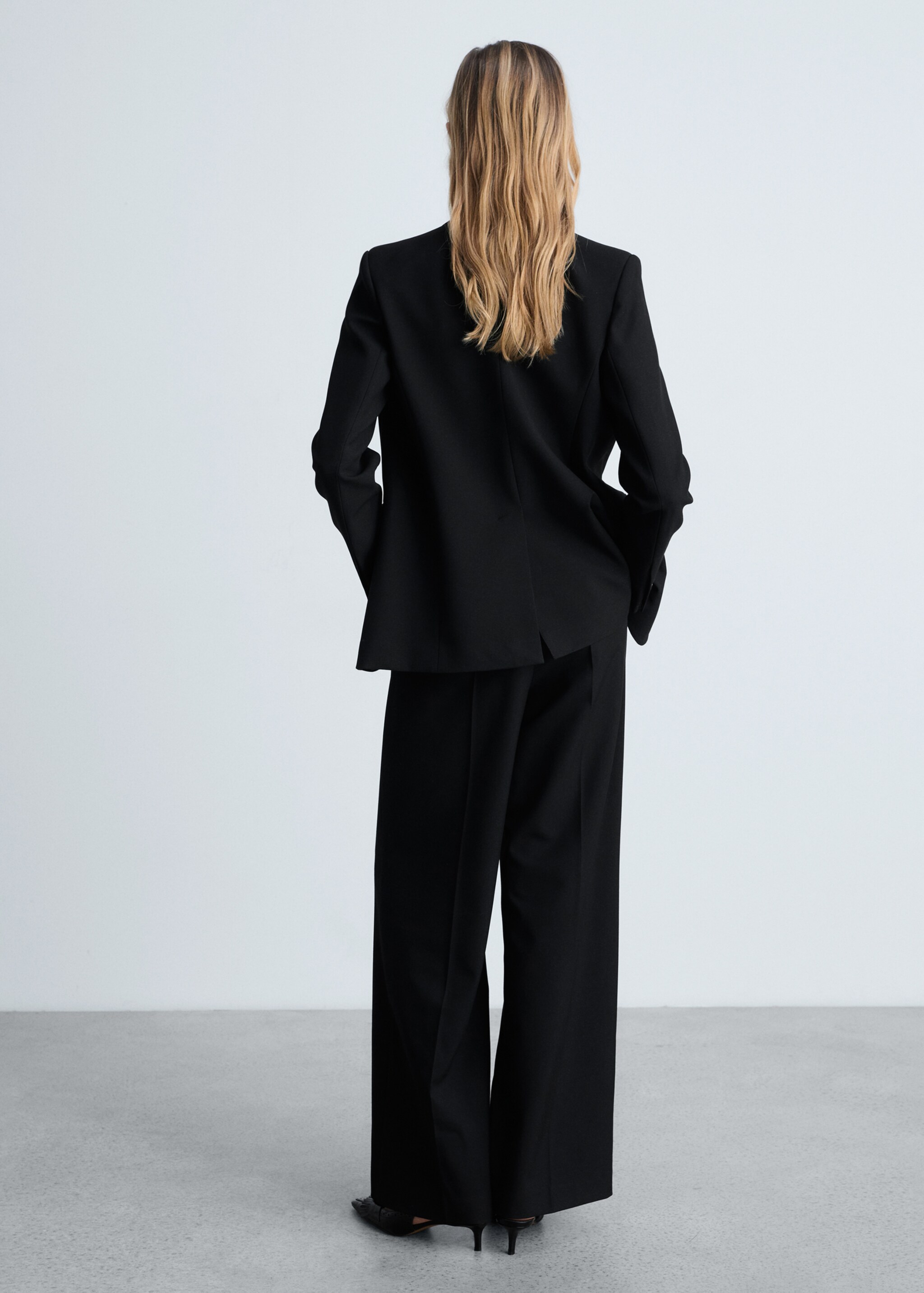 Straight jacket with flap pockets - Reverse of the article