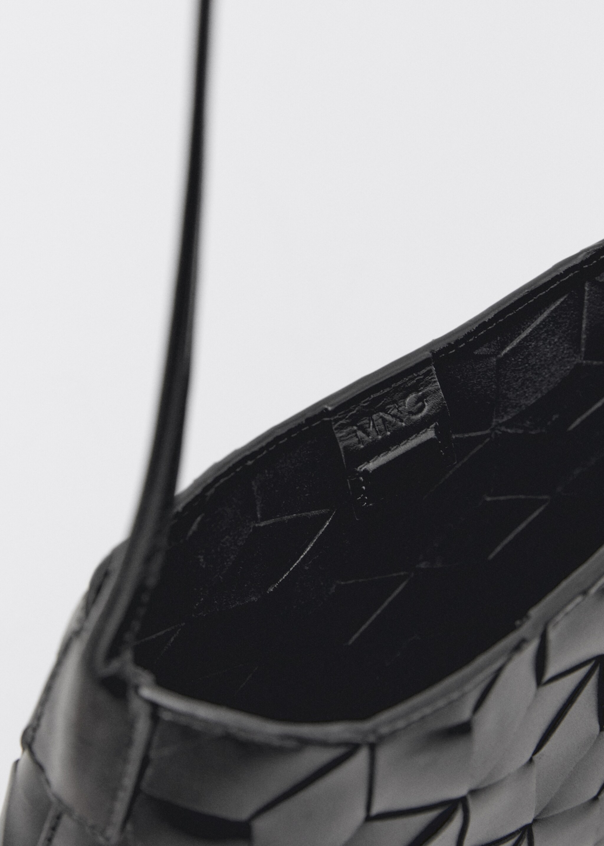 Braided leather shoulder bag - Details of the article 2