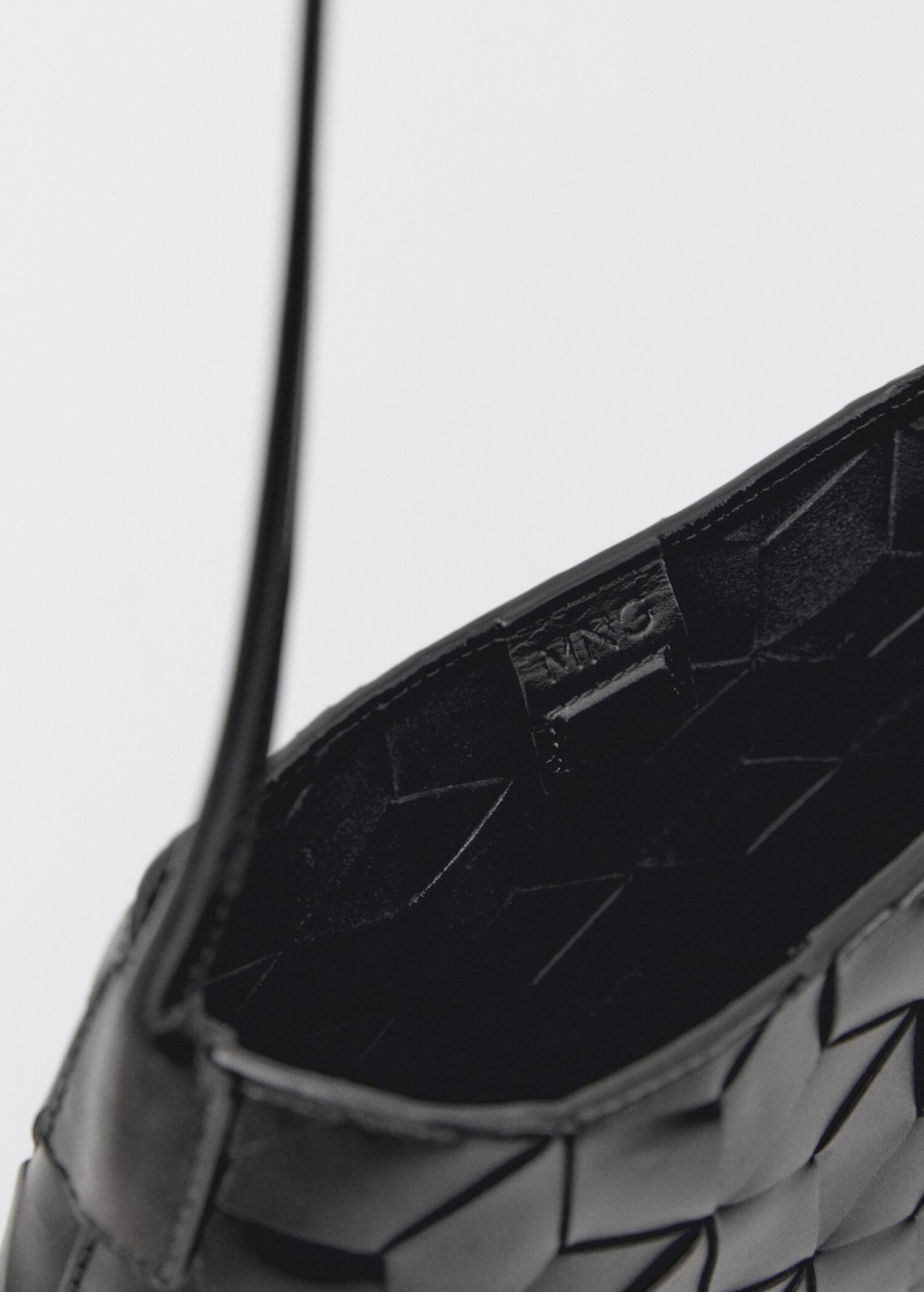 Braided leather shoulder bag - Details of the article 2