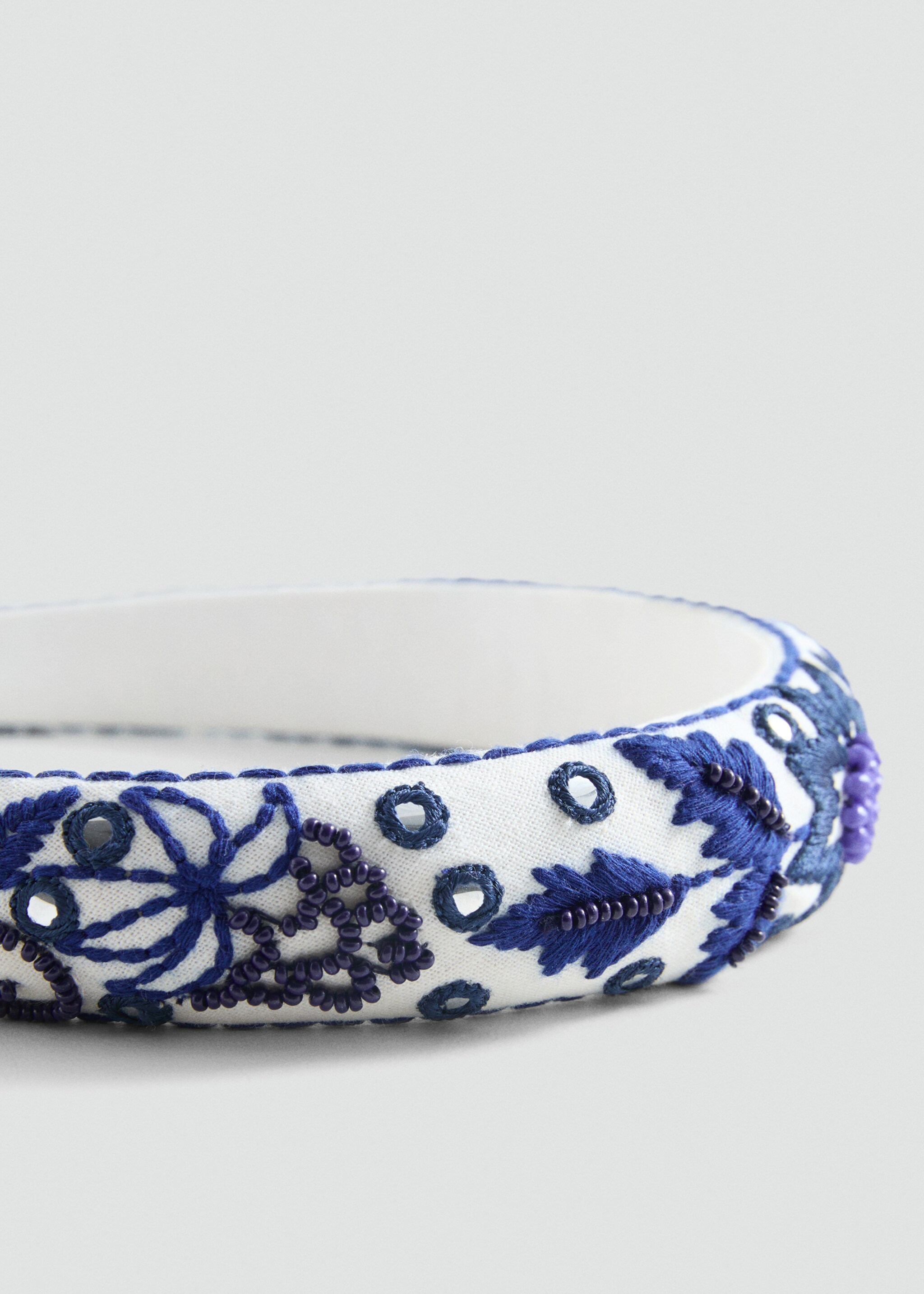 Diadema abalorios bordados - Plano medio