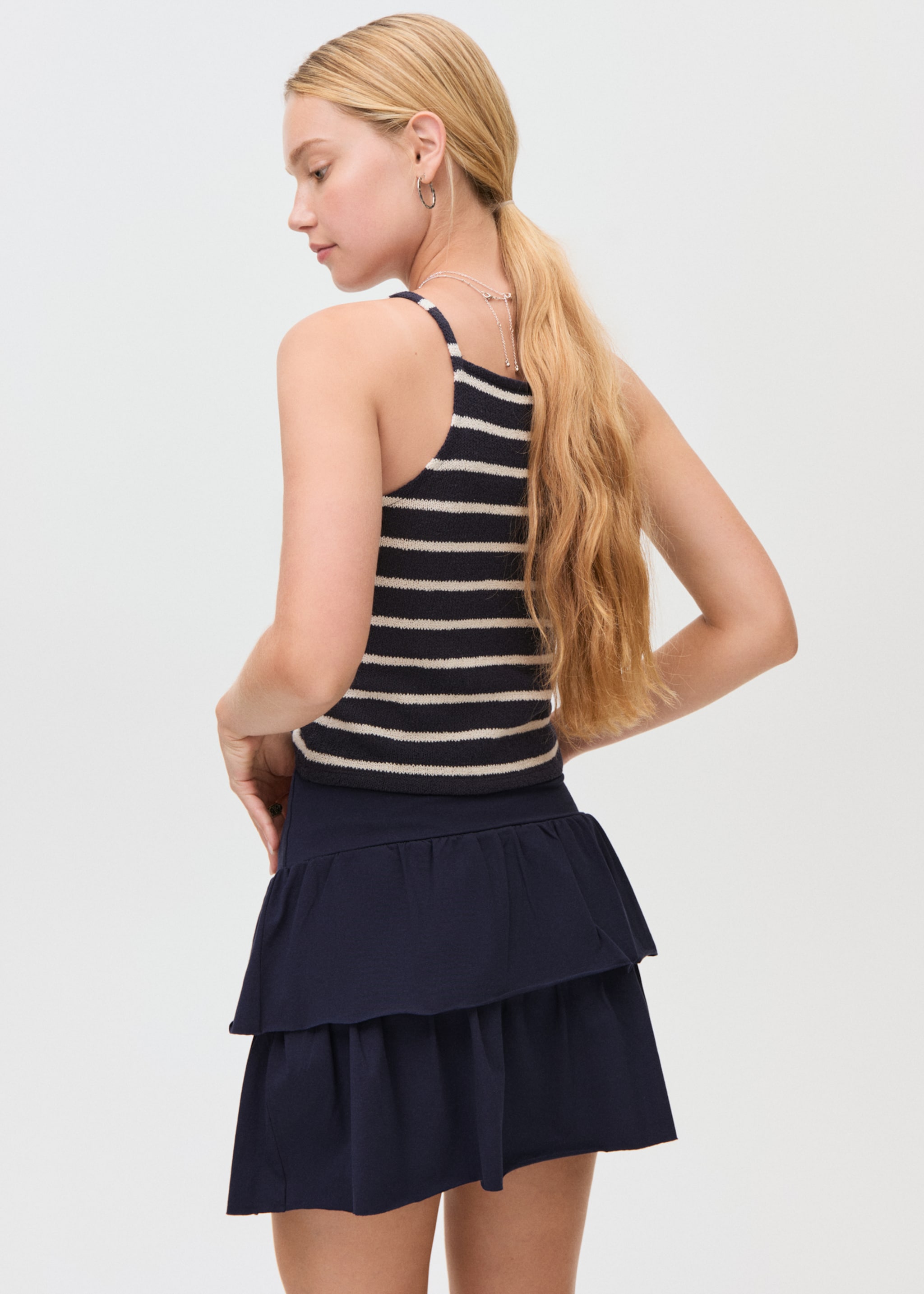 Ruffled mini-skirt trousers - Reverse of the article