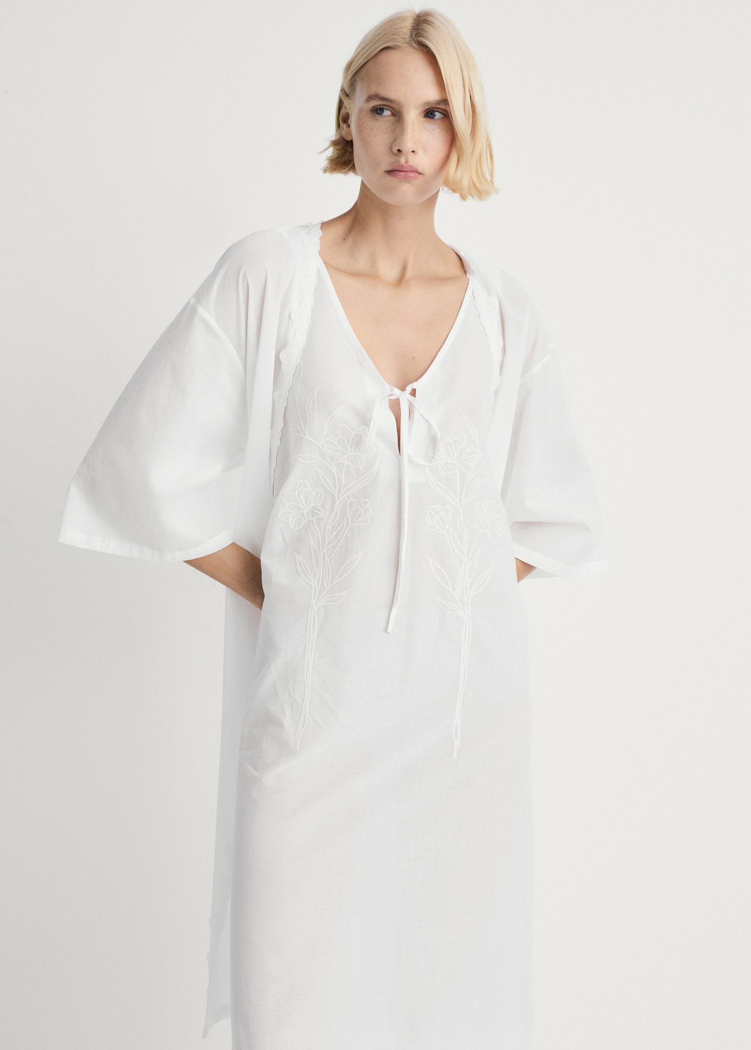 Cotton robe with lace - Main Image