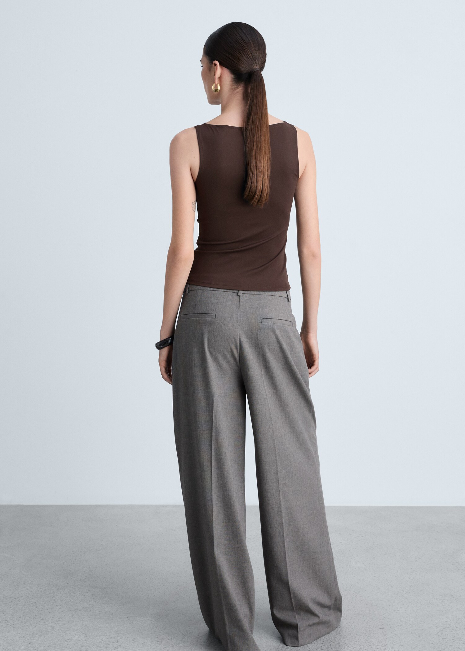 Boat-neck strapless top - Reverse of the article