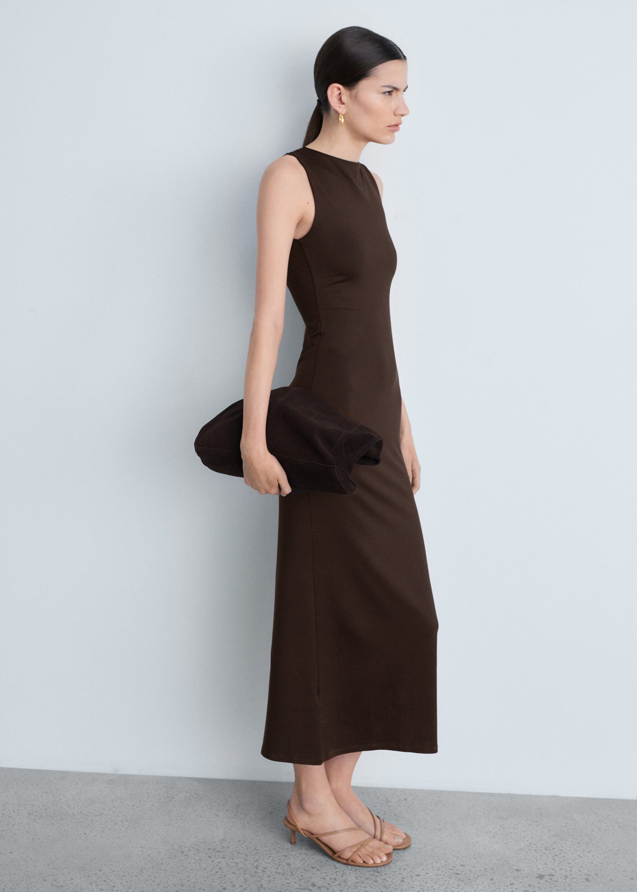 Long dress with back opening - Details of the article 2