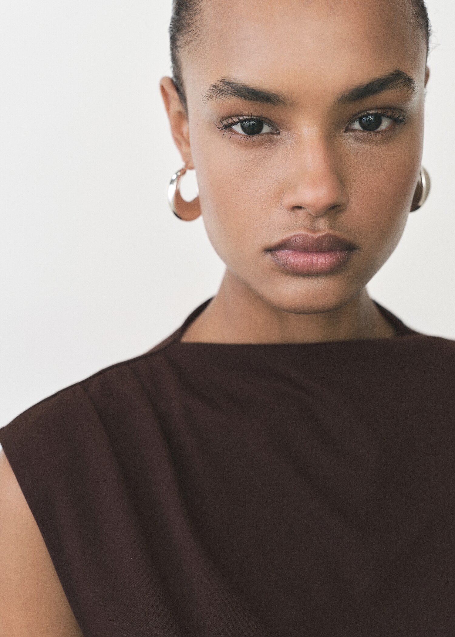 T-shirt with gathered asymmetrical neck - Details of the article 1