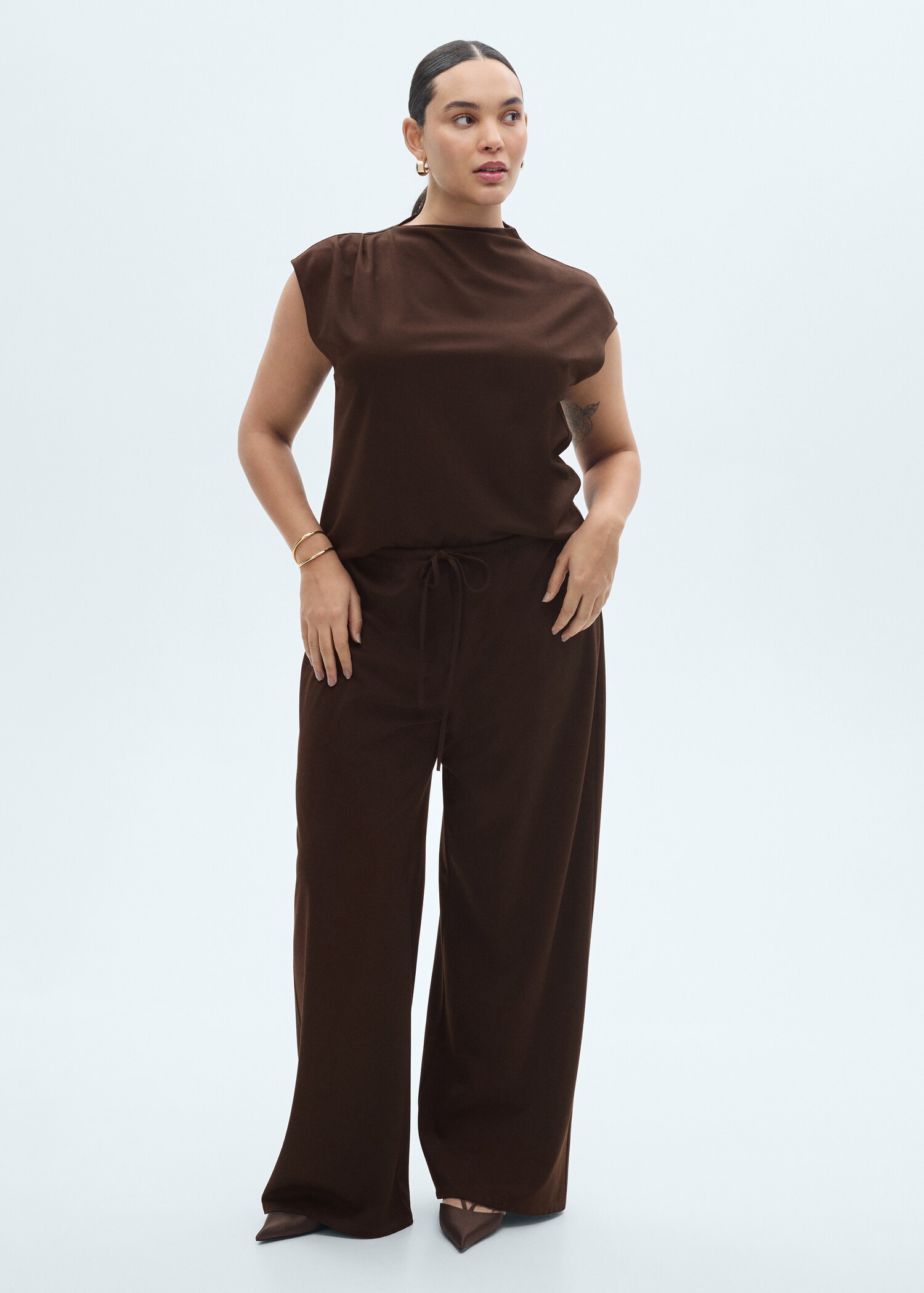 T-shirt with gathered asymmetrical neck - Details of the article 3
