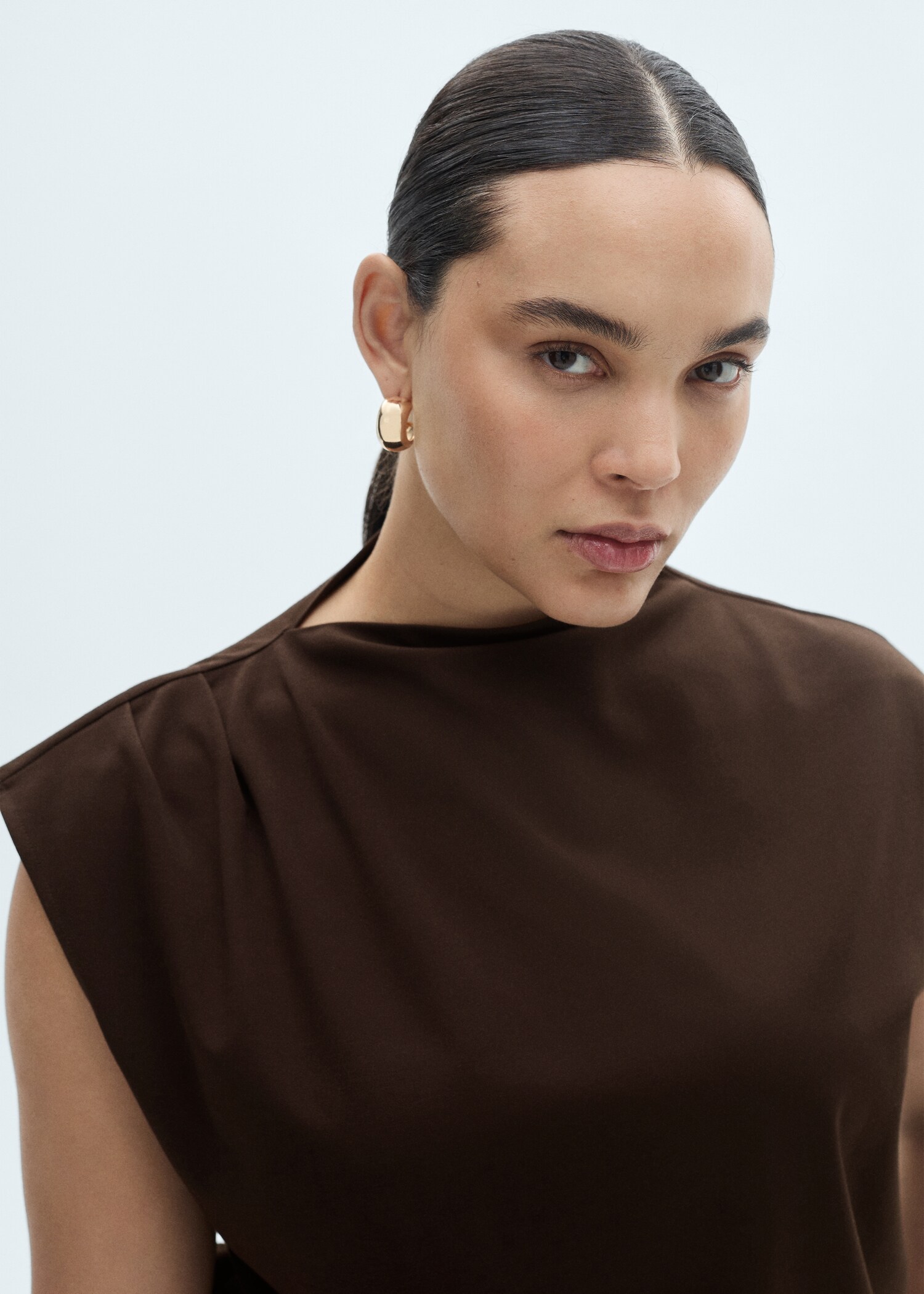 T-shirt with gathered asymmetrical neck - Details of the article 4