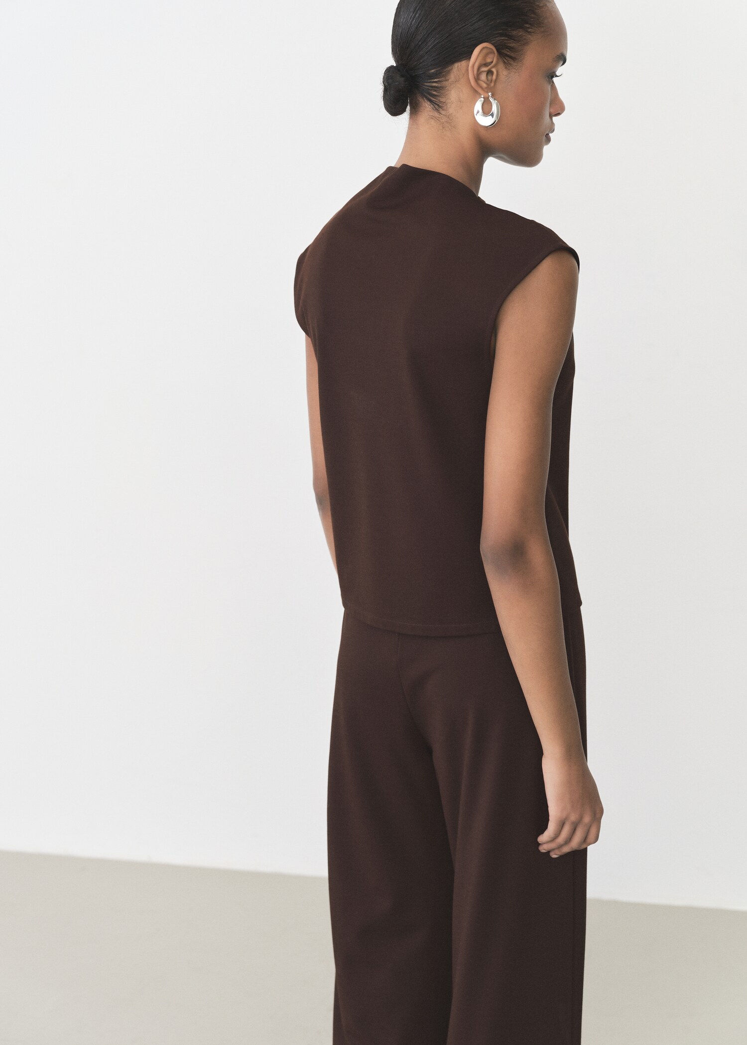 T-shirt with gathered asymmetrical neck - Reverse of the article