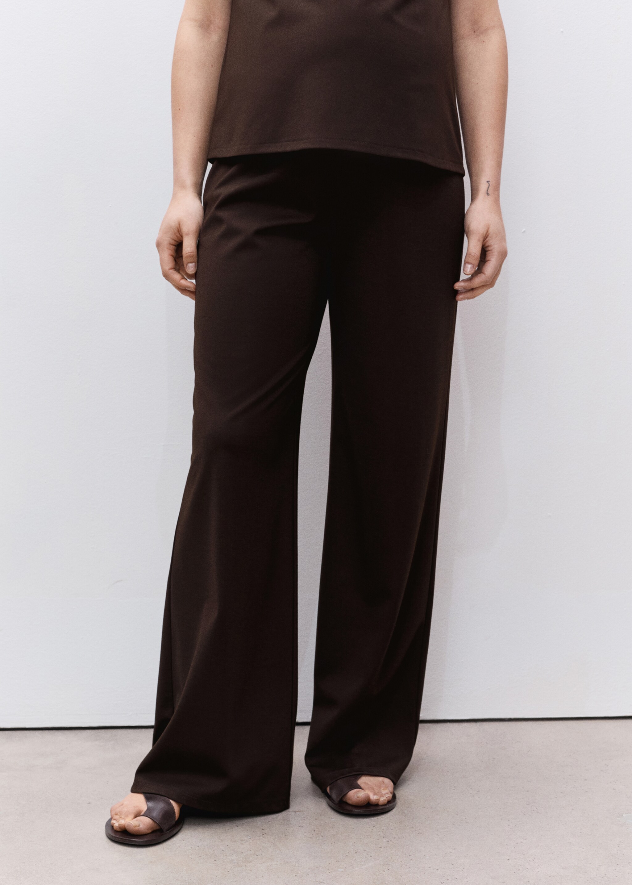 Pantalón wideleg punto fino - Plano medio