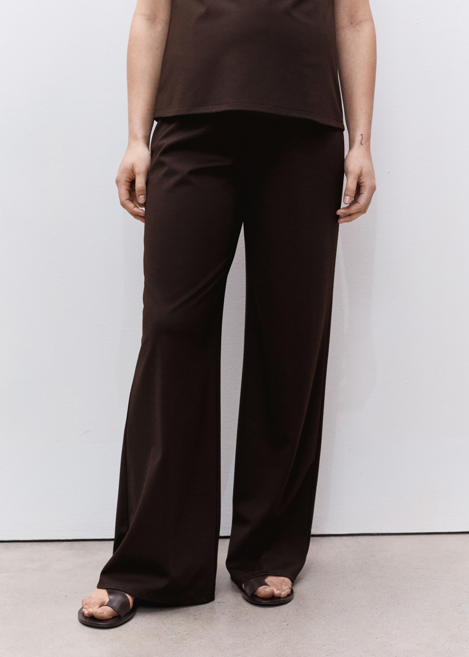 Pantalón wideleg punto fino - Plano medio