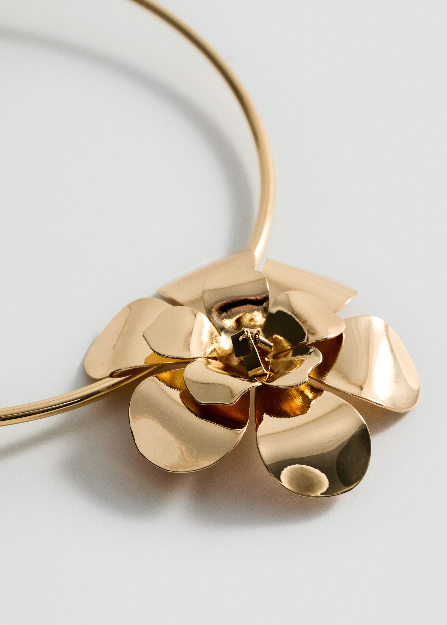 Rigid flower necklace - Medium plane