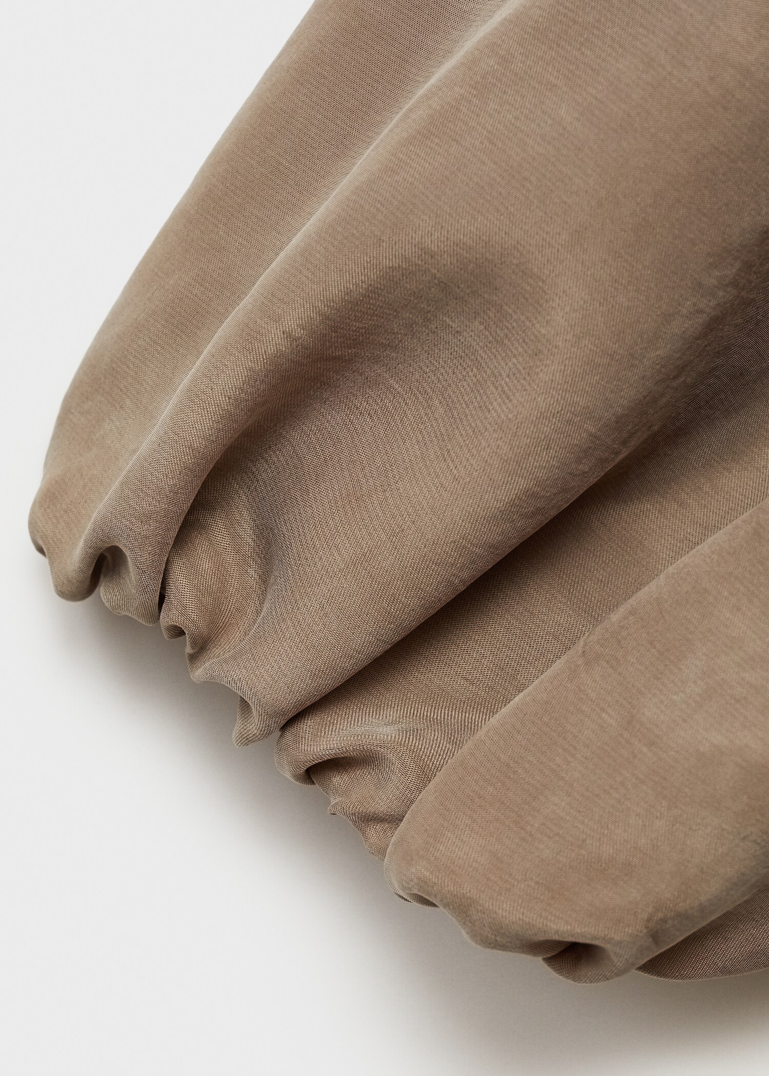 Long jumpsuit with asymmetrical gathered collar - Details of the article 8