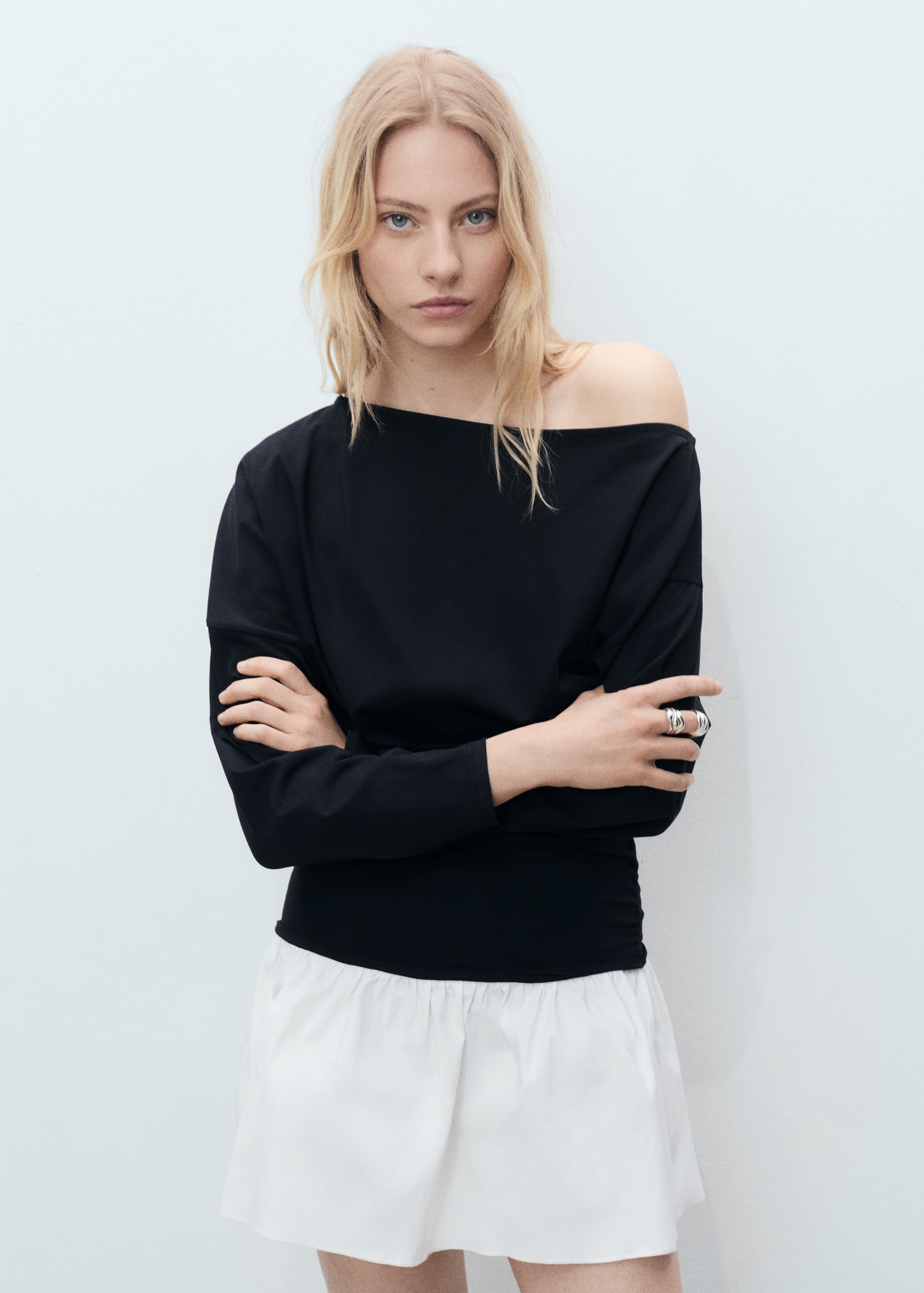 Robe courte tissu combiné drapé - Plan moyen