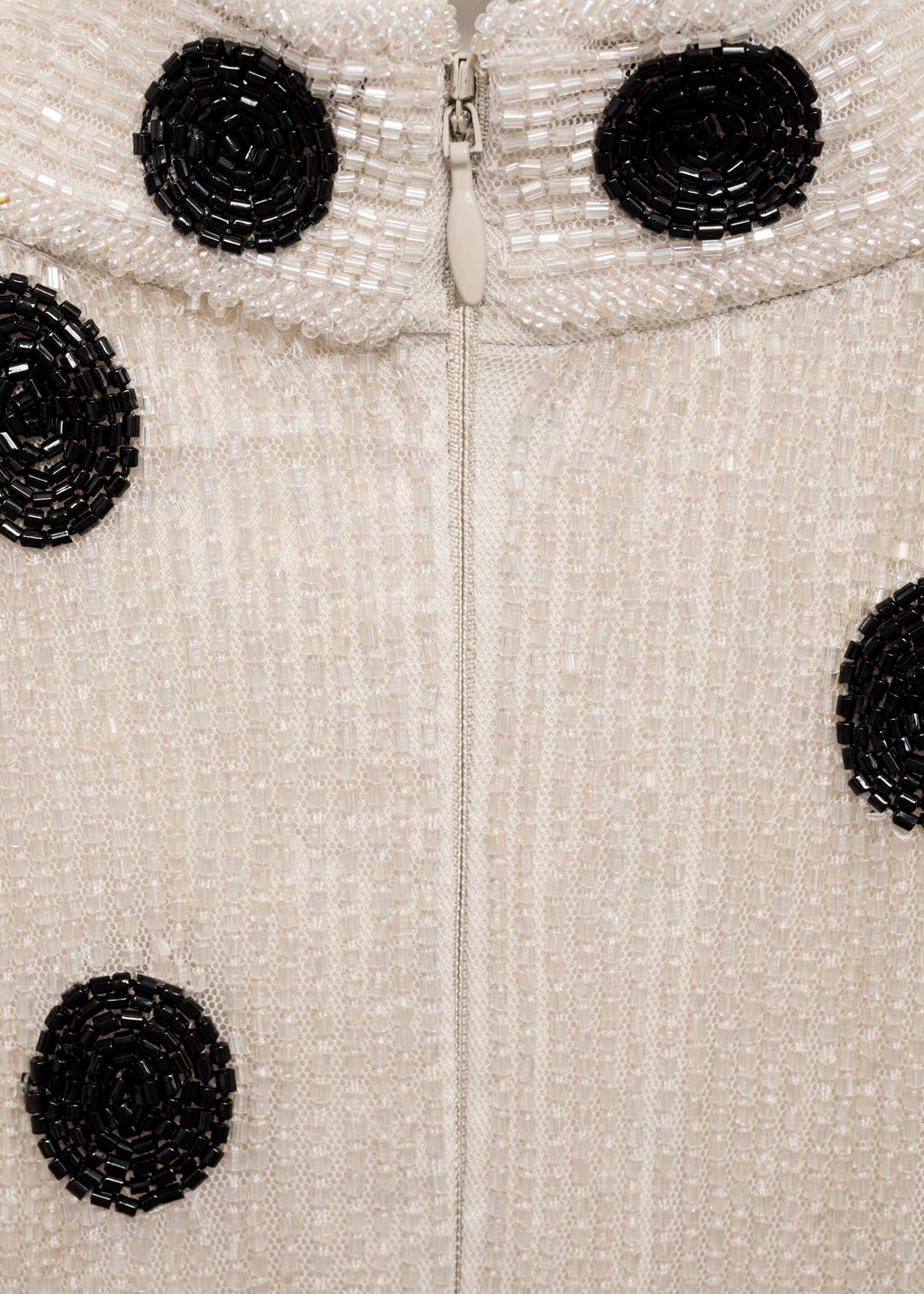 Halterkleid mit Punkten und Schmucksteinen - Detail des Artikels 0