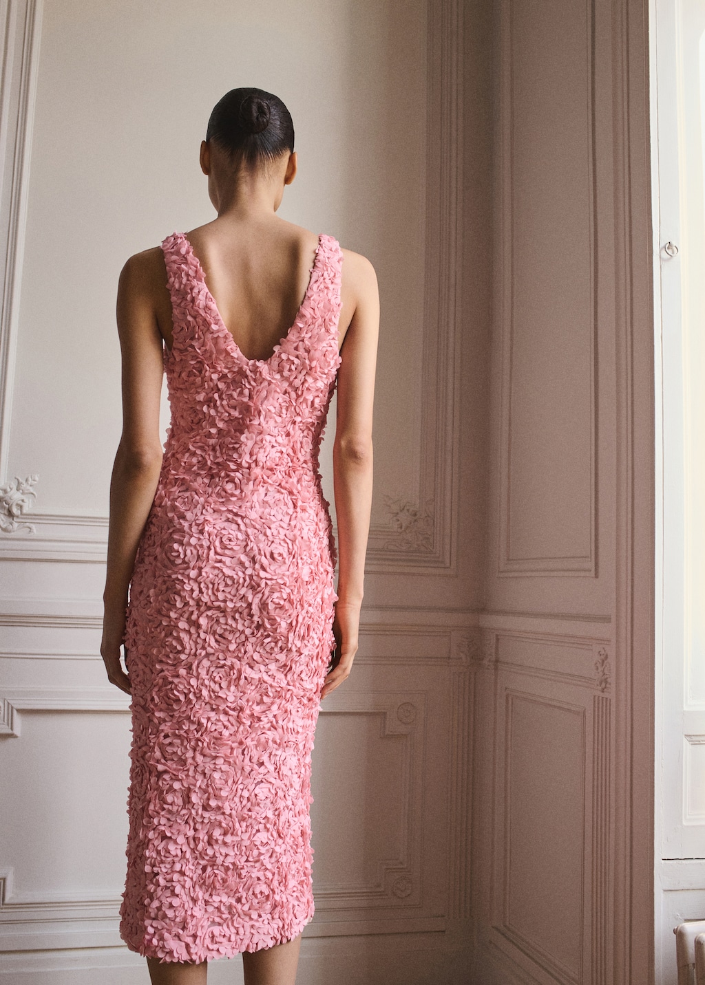 Tulle dress with embroidered flower