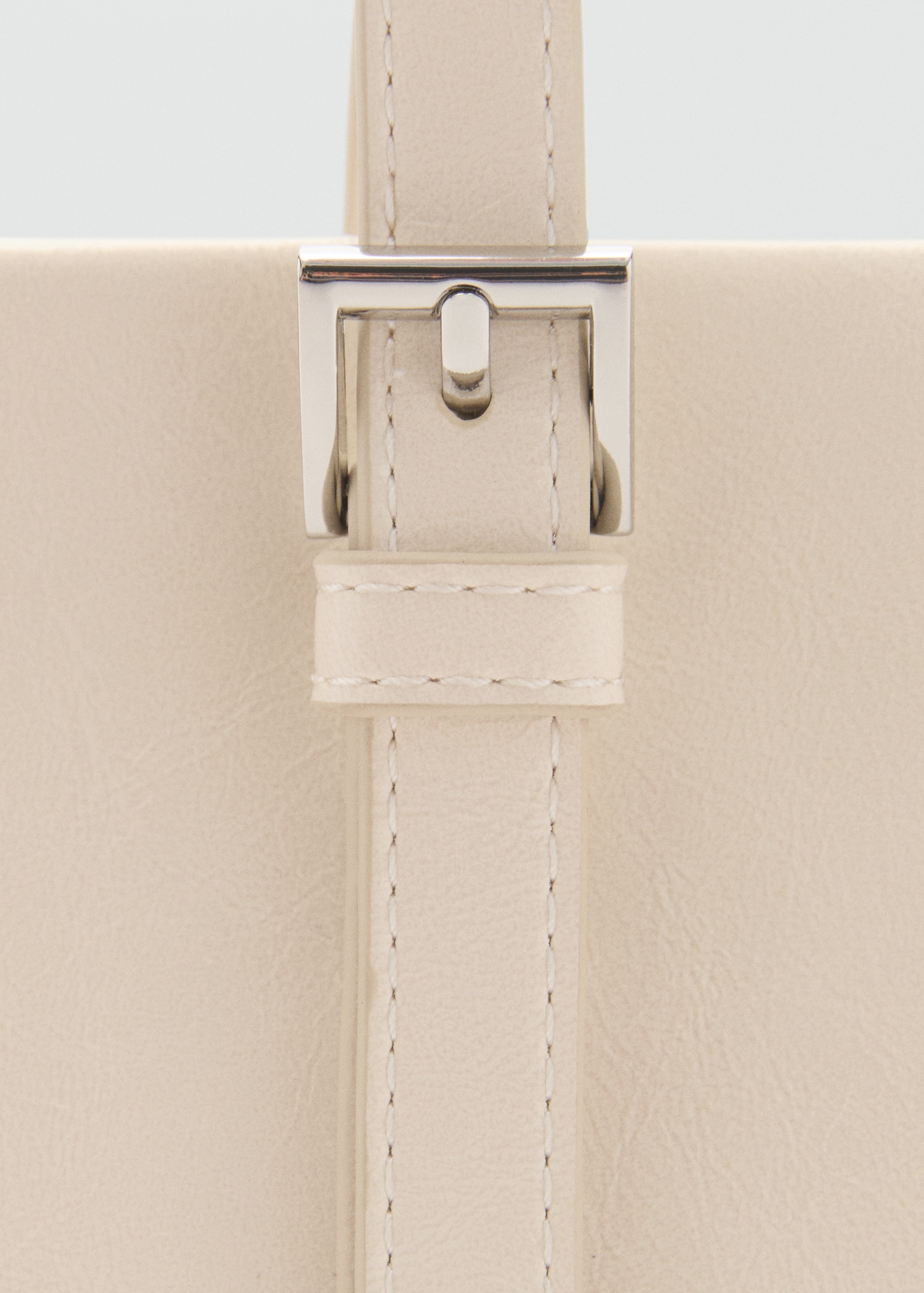Shoulder bag with buckles - Details of the article 2