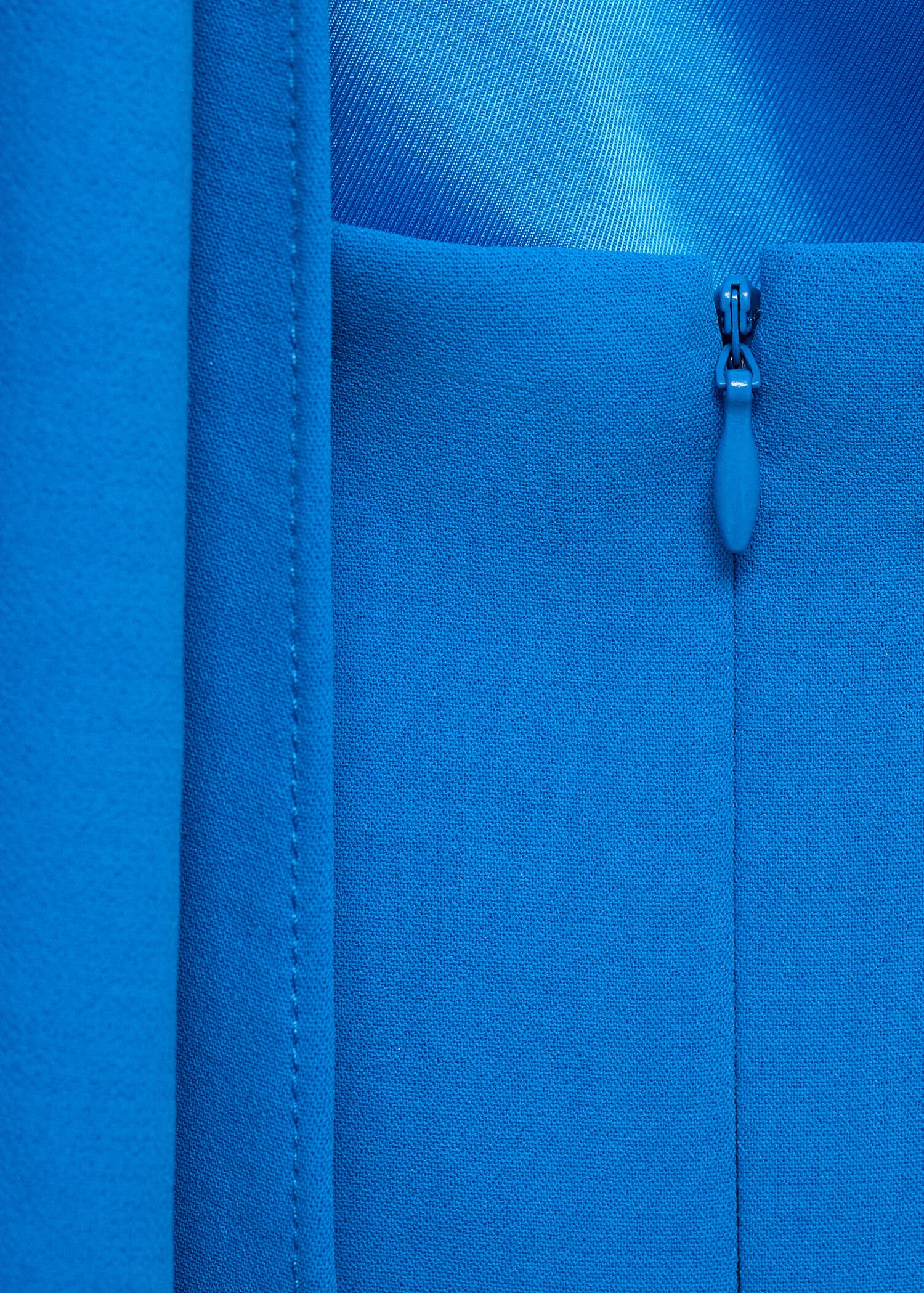 Asymmetrical bow-neck dress - Details of the article 0