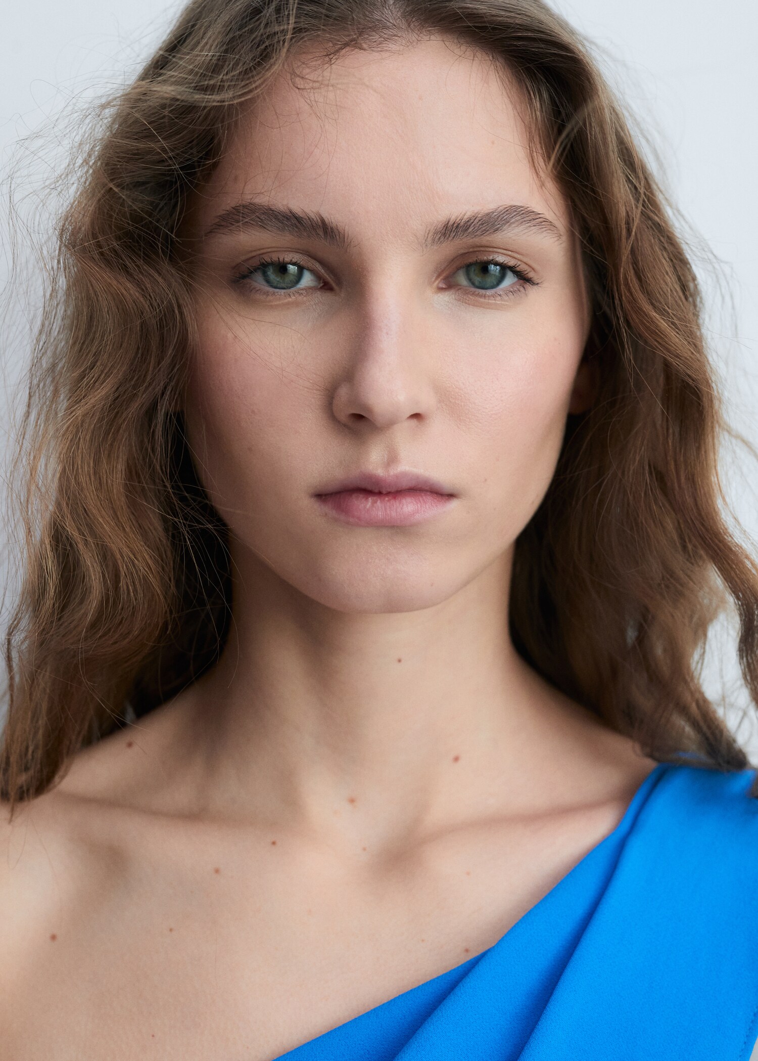 Asymmetrical bow-neck dress - Details of the article 1