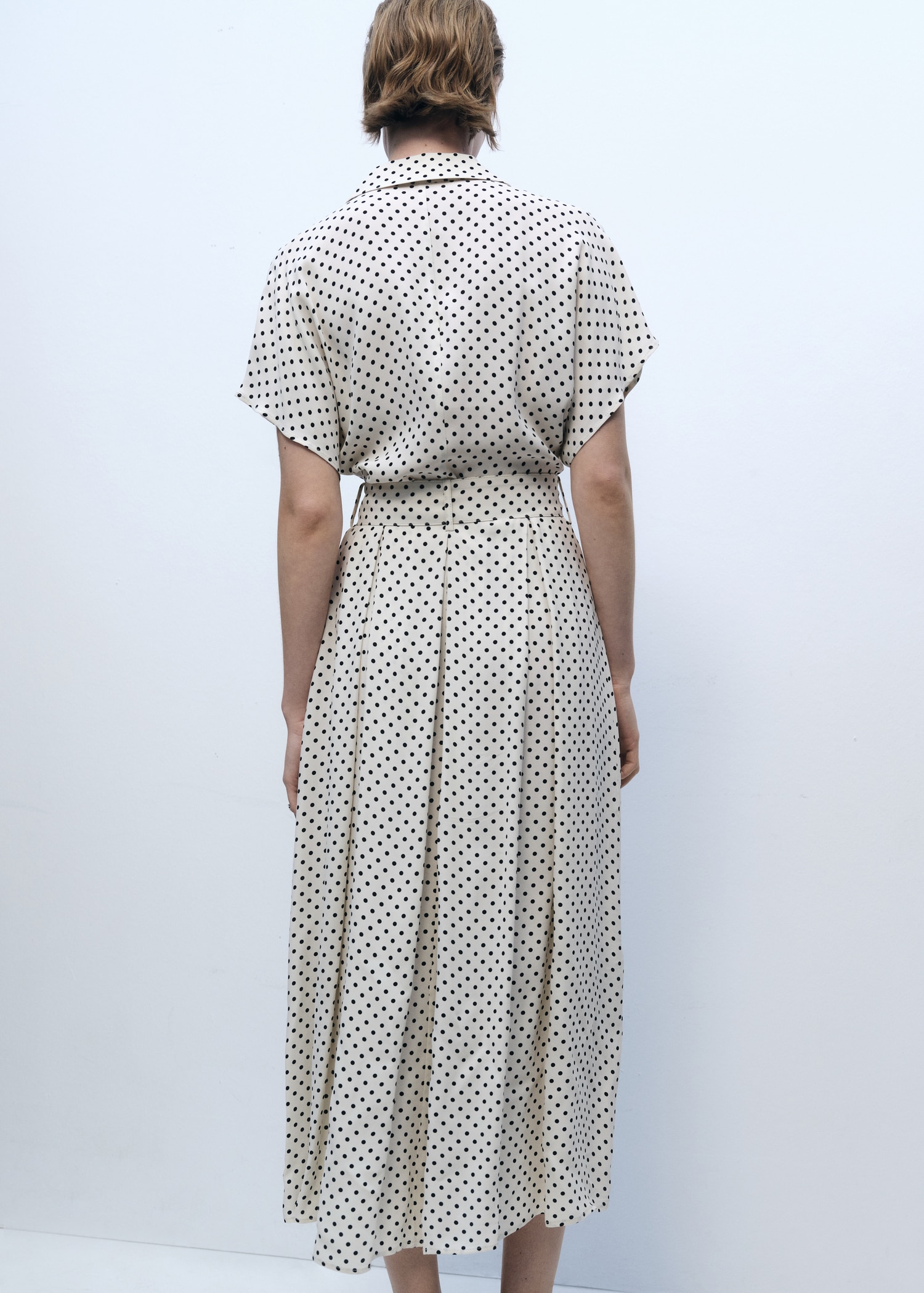 Robe à pois avec ceinture - Verso de l’article