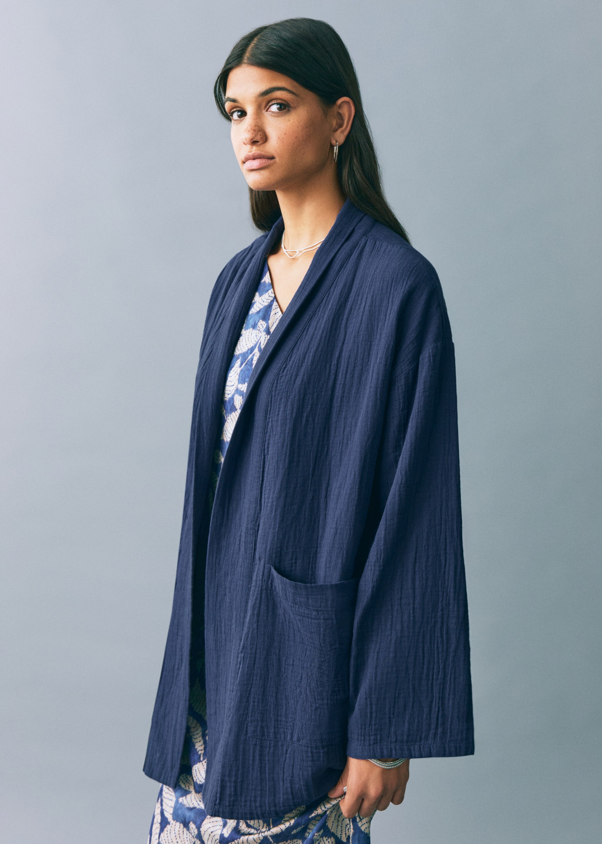 Veste kimono plissée - Plan moyen