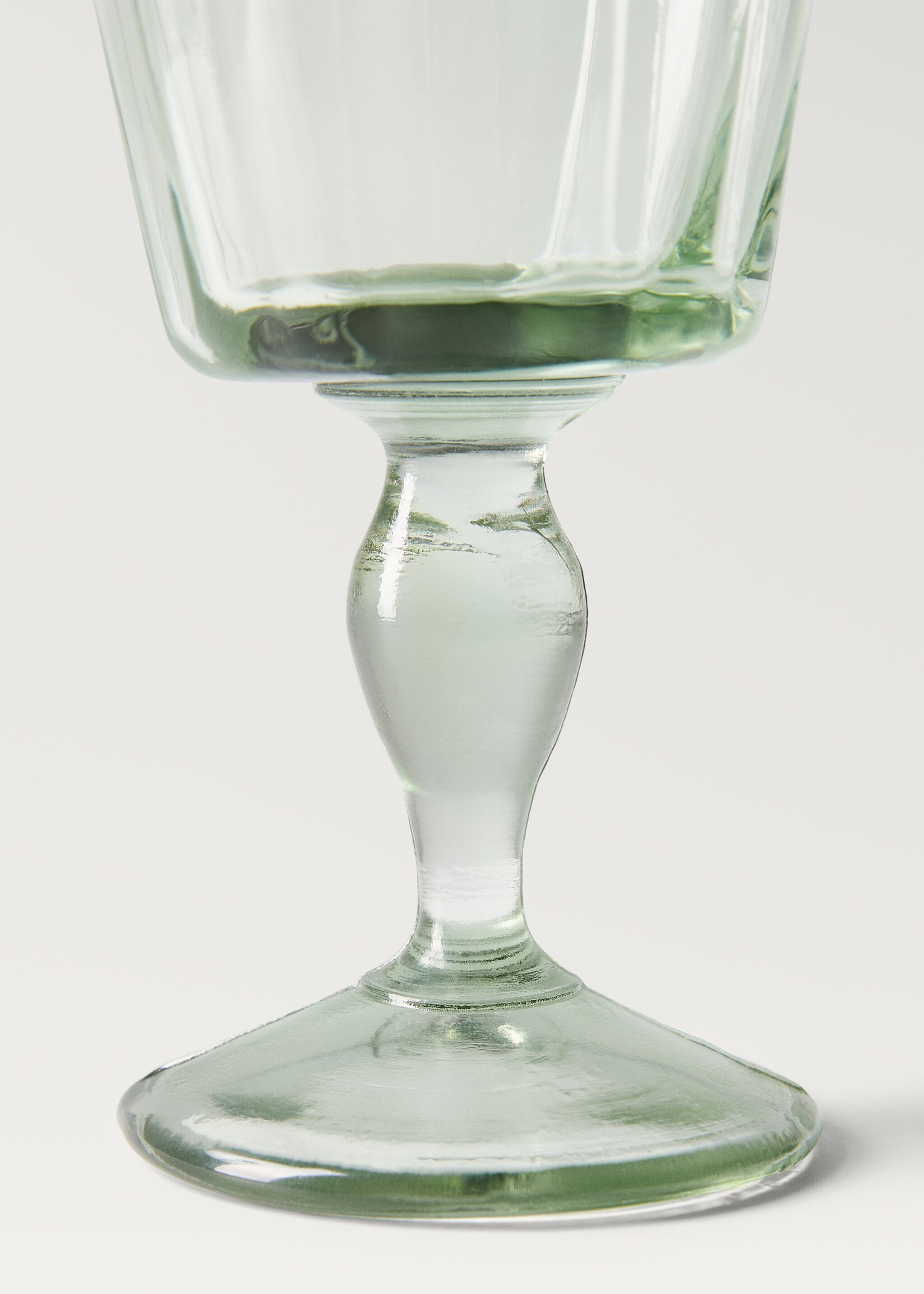 Embossed recycled glass goblet - Details of the article 1