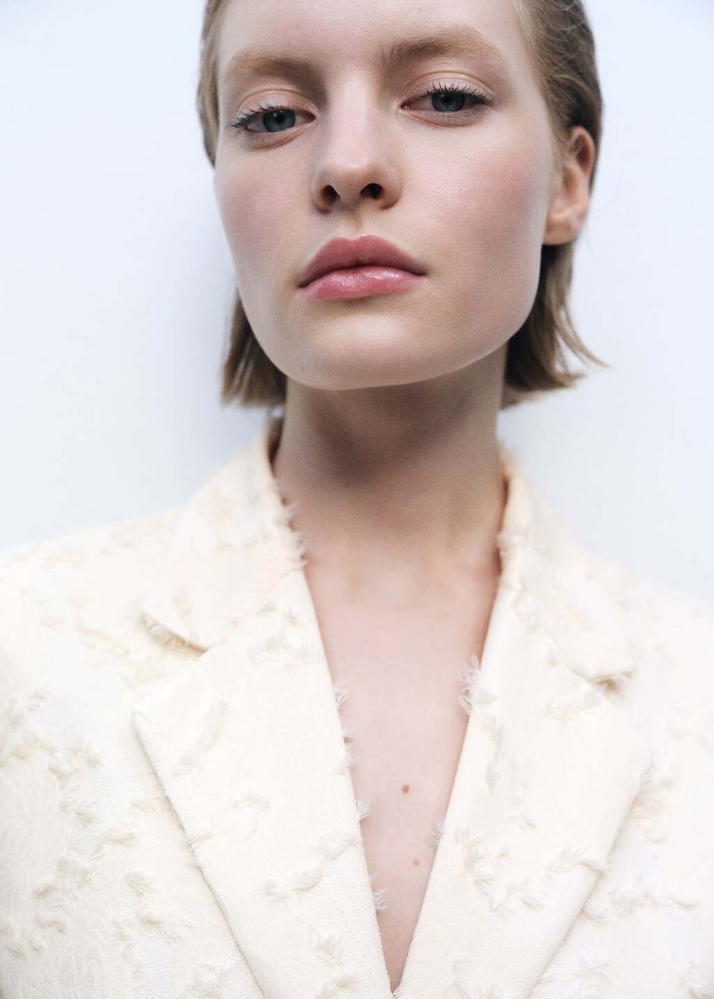 Textured vest with belt - image 4